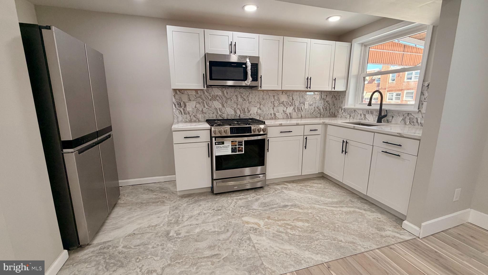 OXFORD CIRCLE - Residential