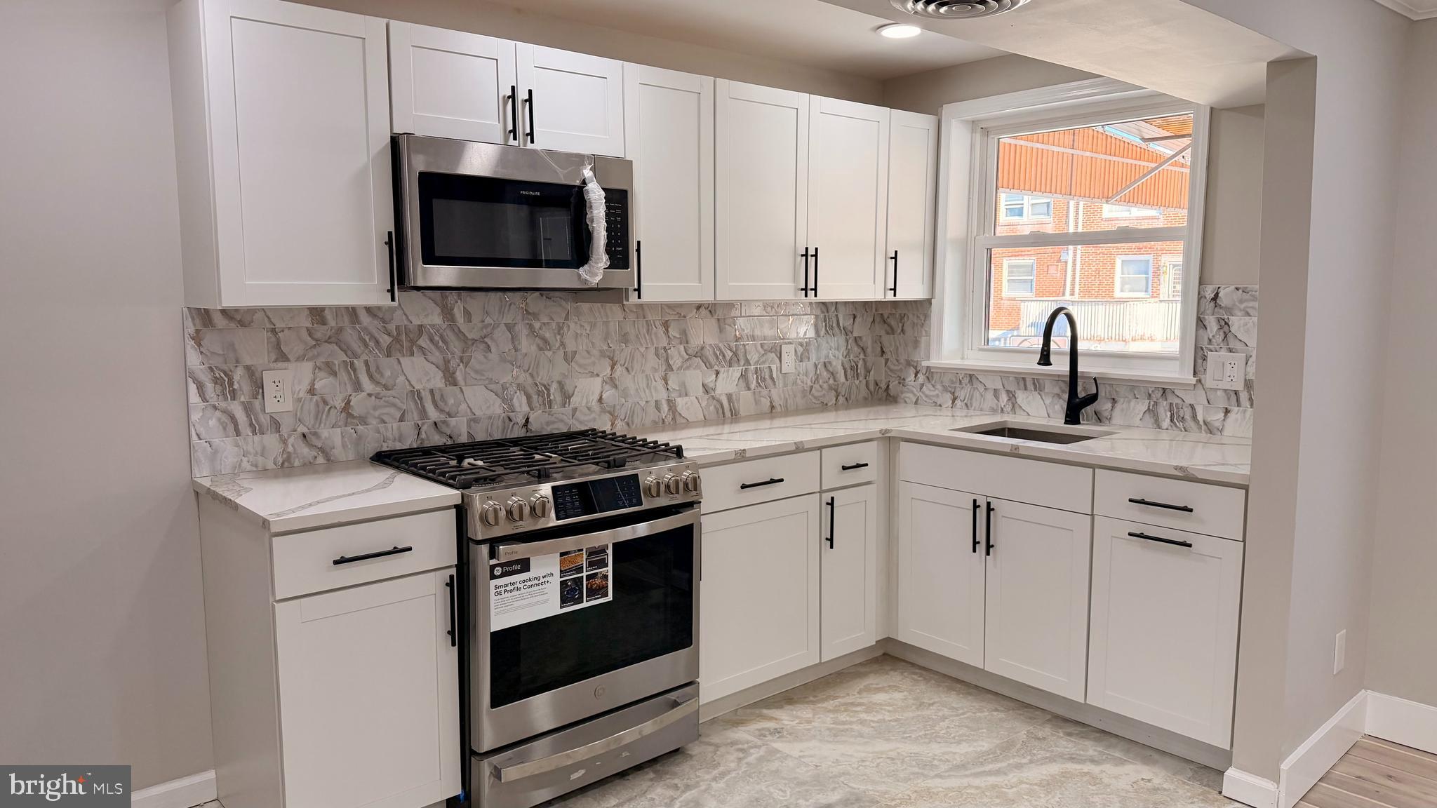 OXFORD CIRCLE - Residential