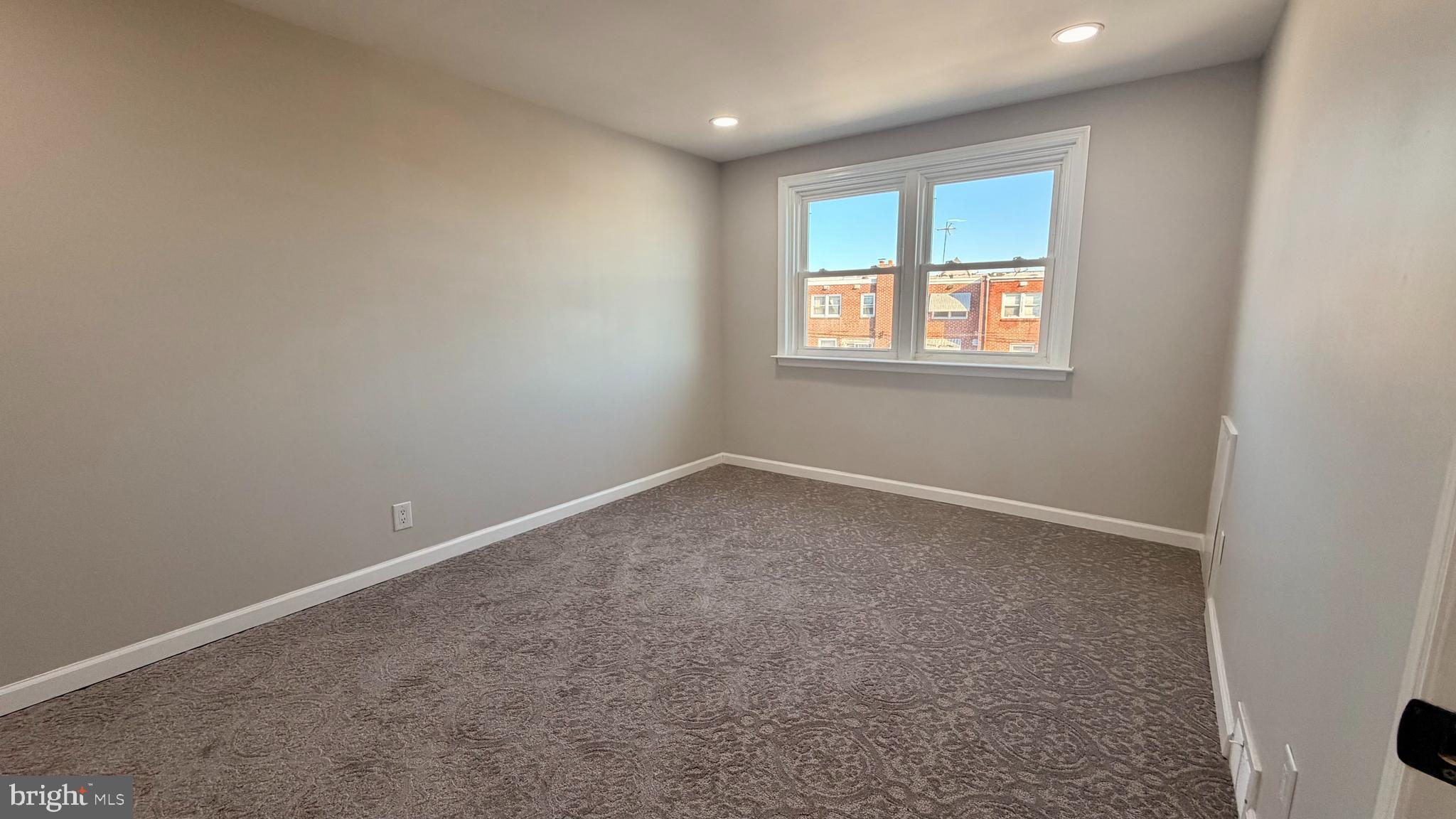 OXFORD CIRCLE - Residential