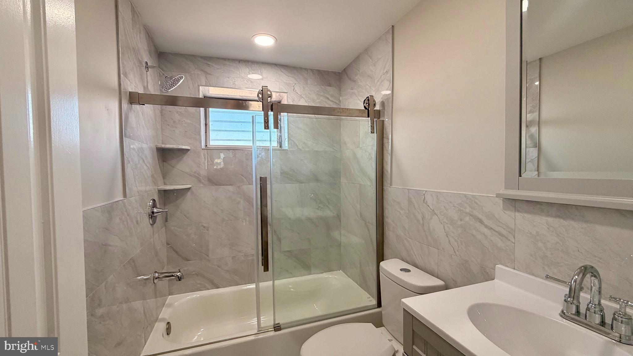 OXFORD CIRCLE - Residential