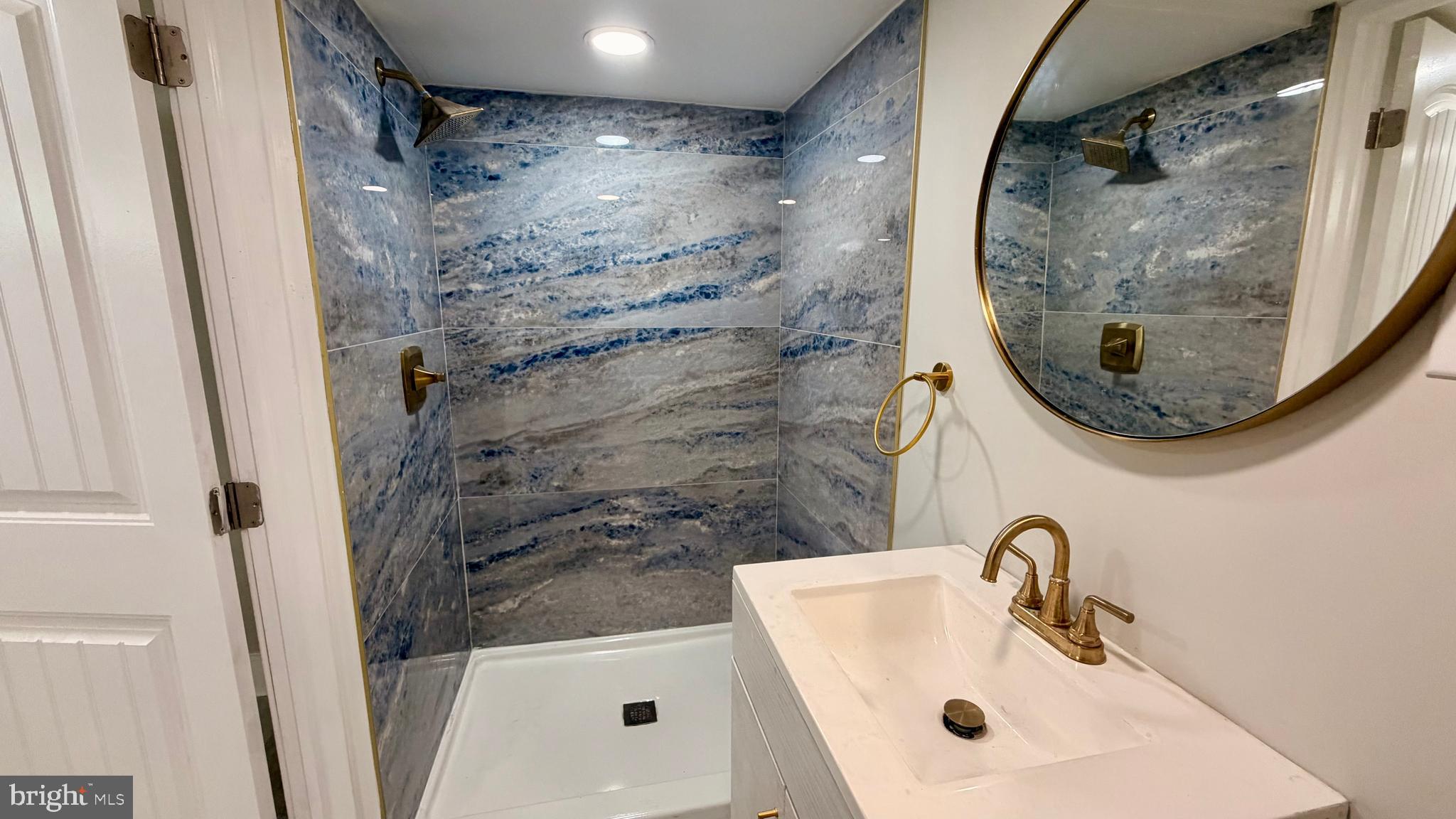 OXFORD CIRCLE - Residential