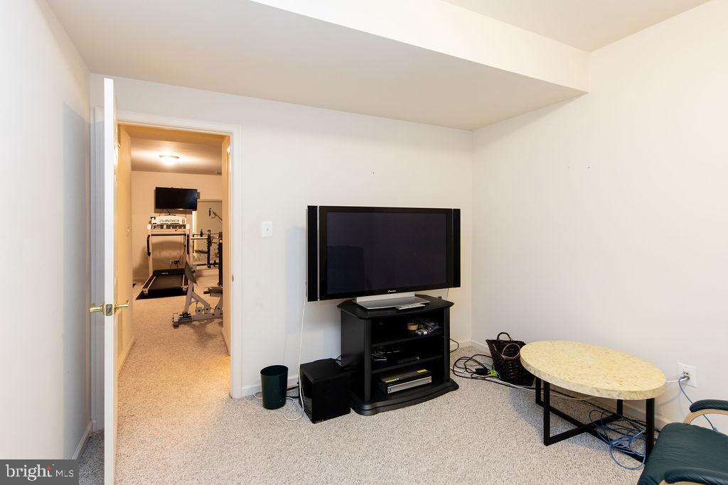 KING FARM WATKINS POND - Residential