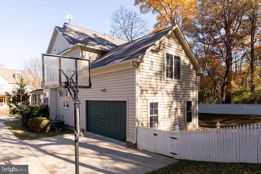 KING FARM WATKINS POND - Residential