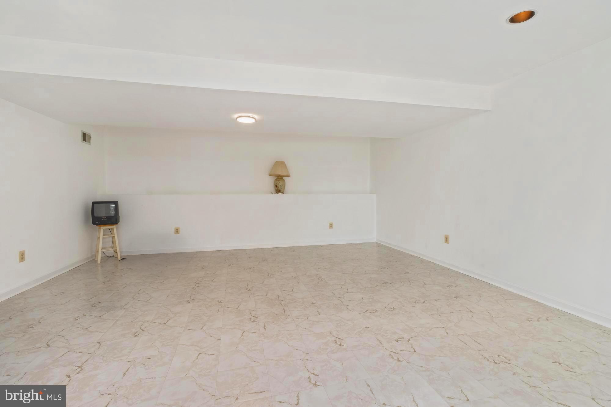 HILLENDALE PARK - Residential