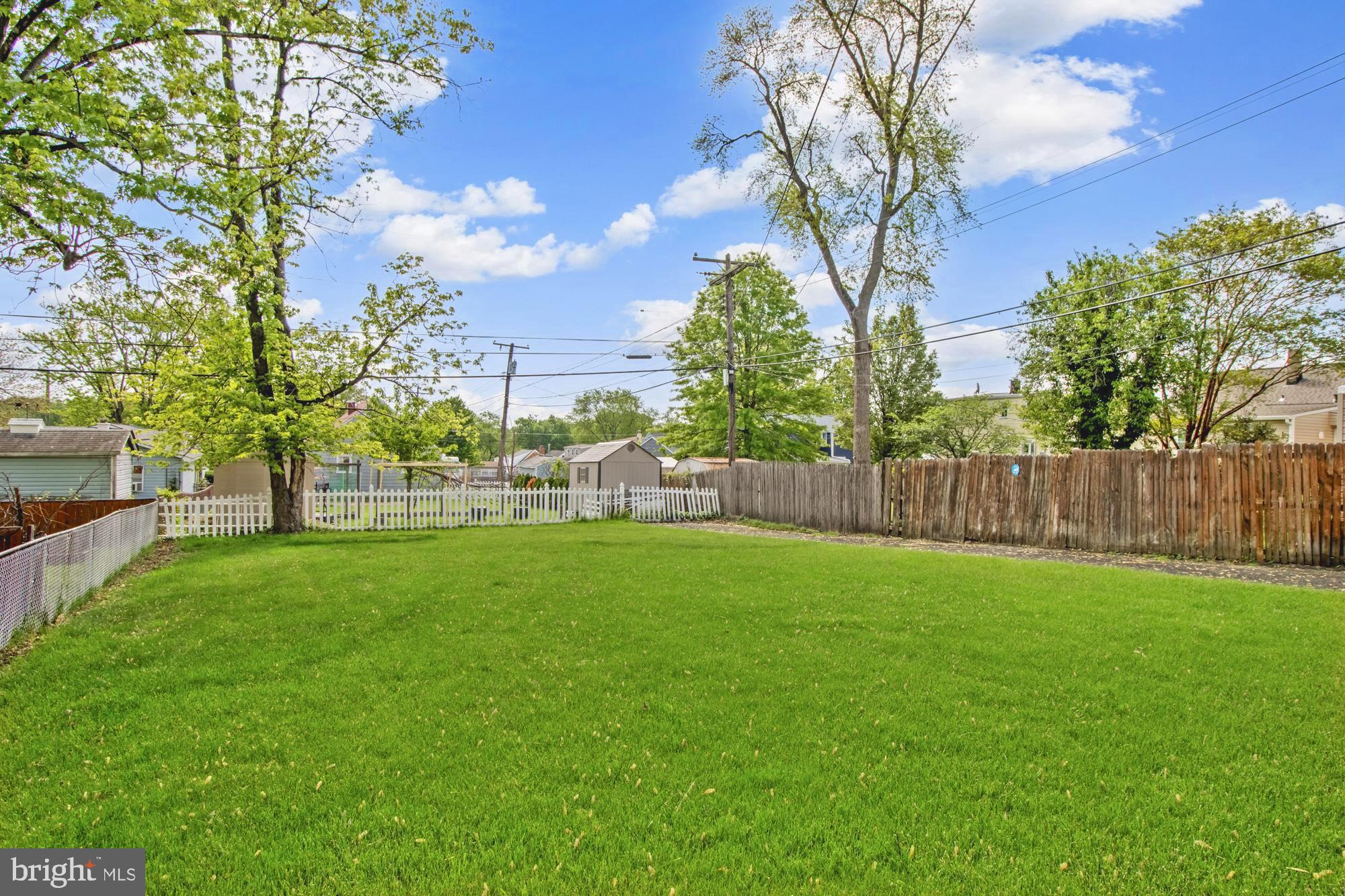 HILLENDALE PARK - Residential