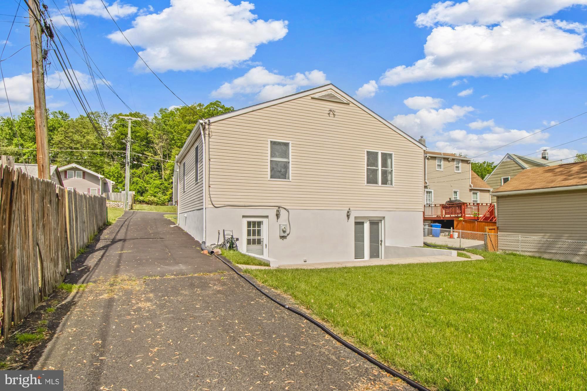 HILLENDALE PARK - Residential