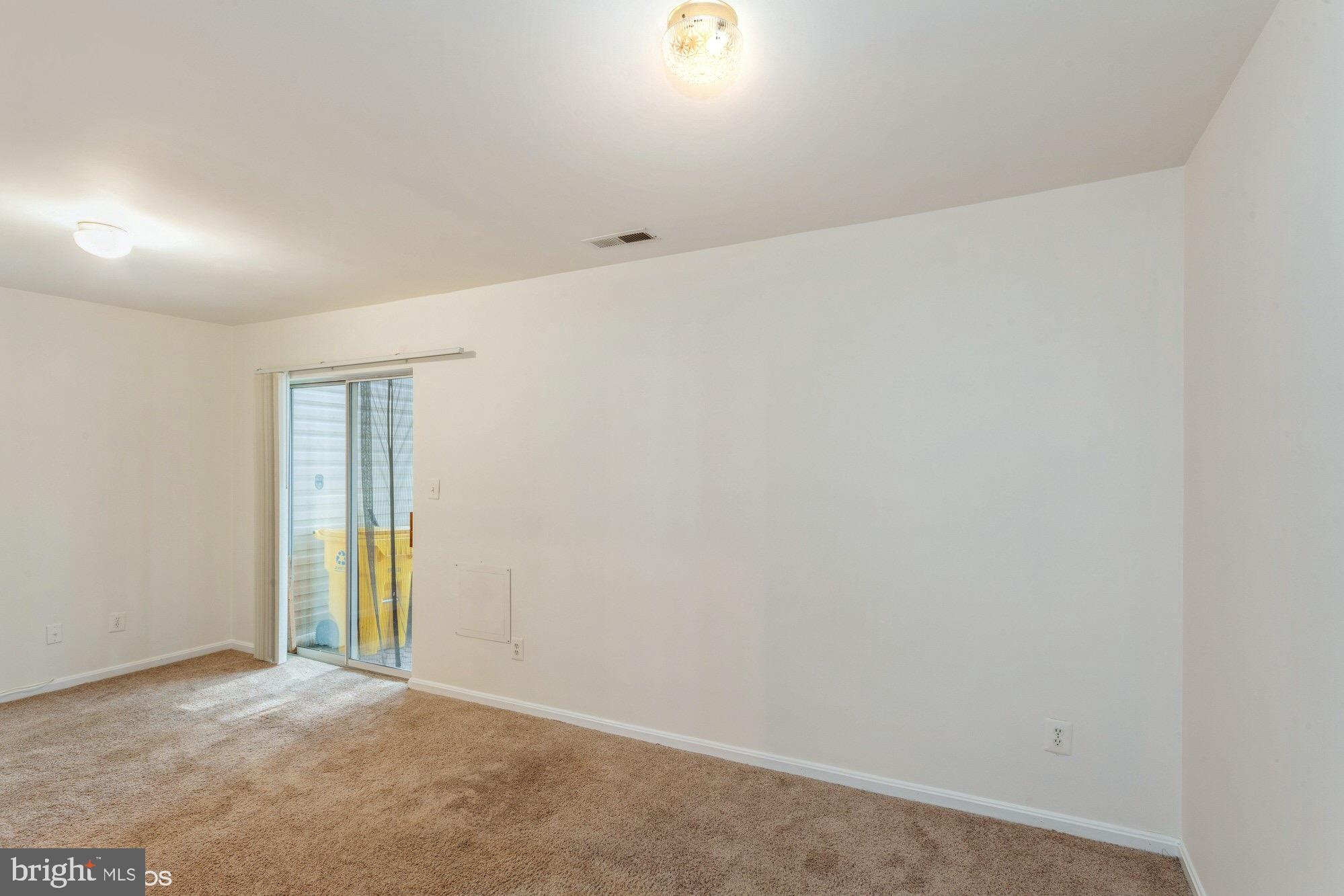 CARRIAGE PINES/LAKE VILL - Residential