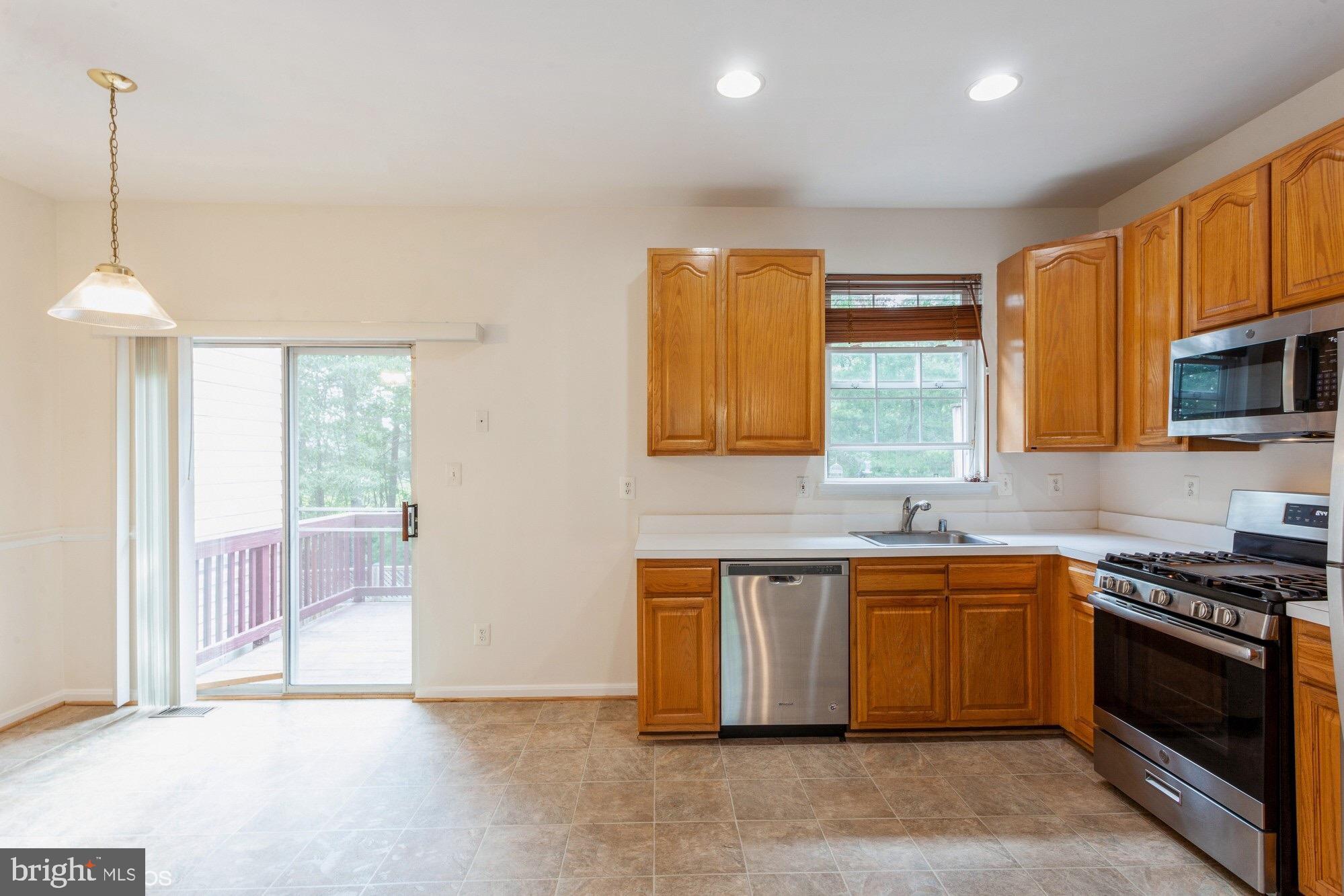 CARRIAGE PINES/LAKE VILL - Residential