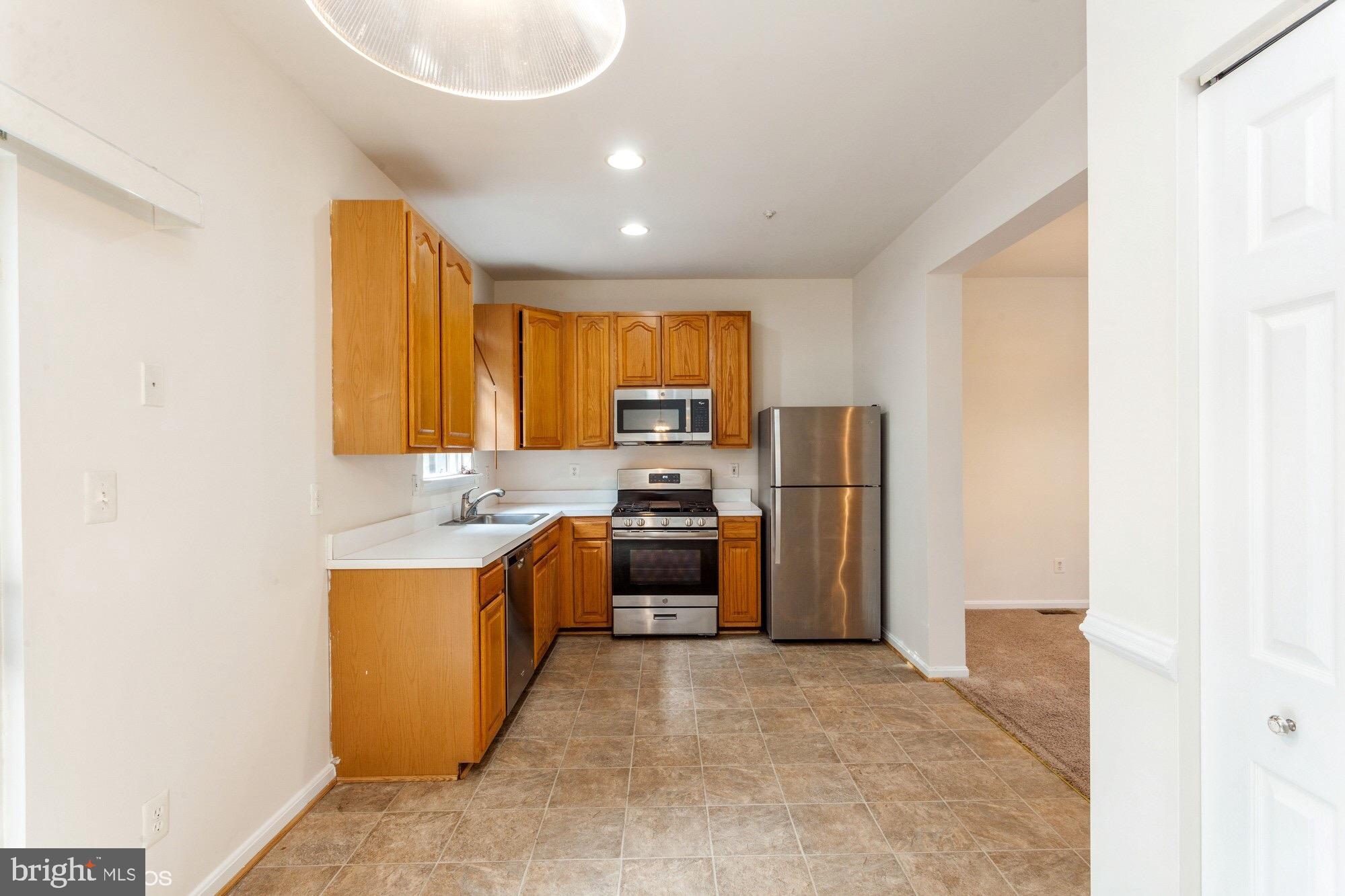 CARRIAGE PINES/LAKE VILL - Residential