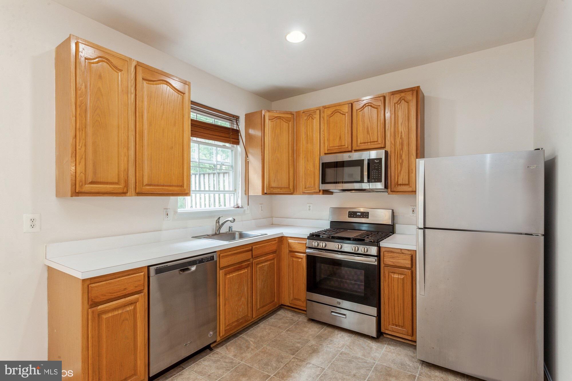 CARRIAGE PINES/LAKE VILL - Residential