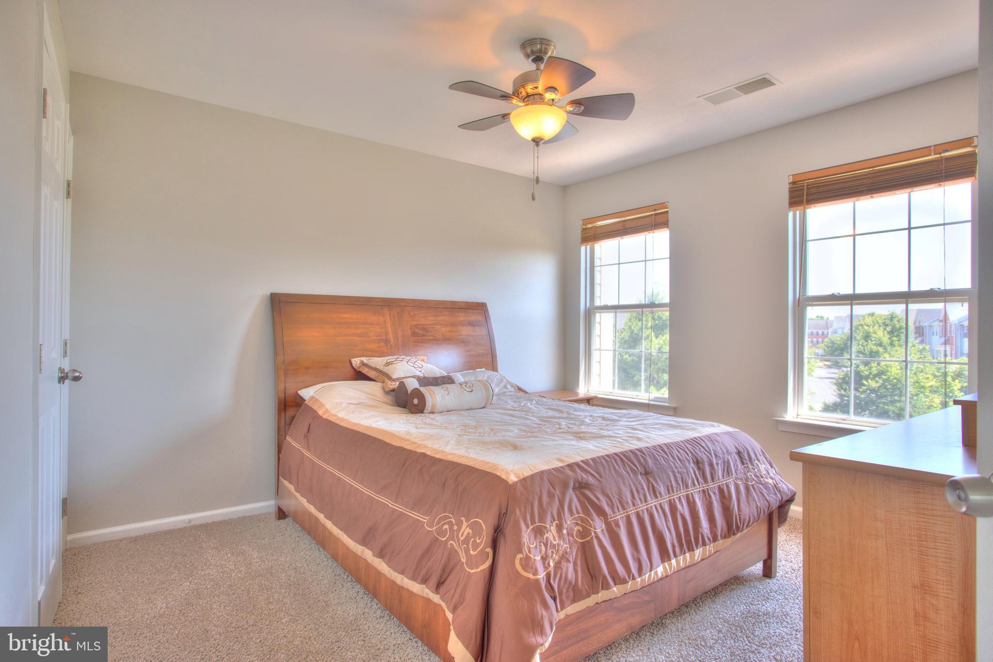 ISLAND CREEK - Residential