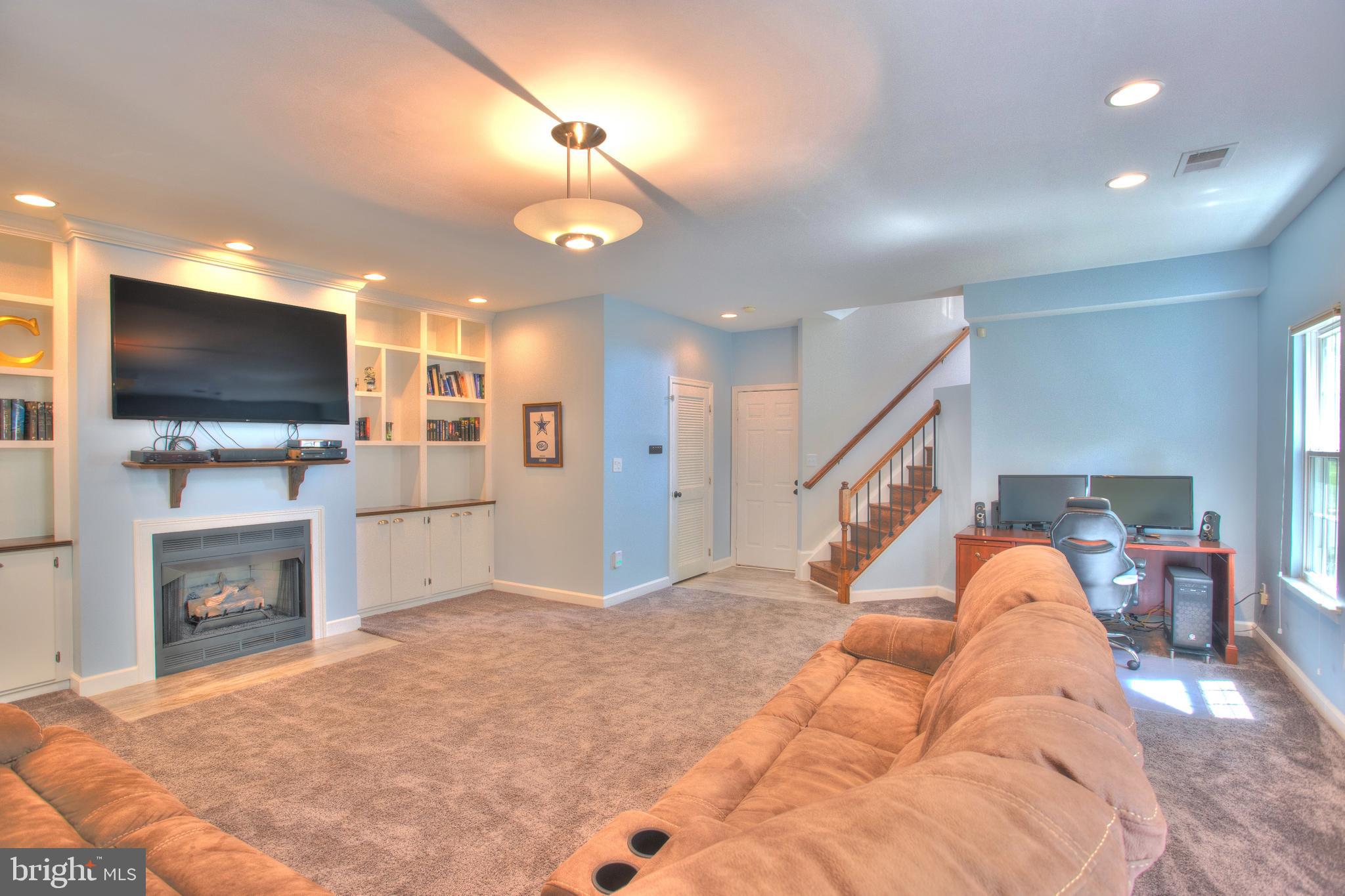 ISLAND CREEK - Residential