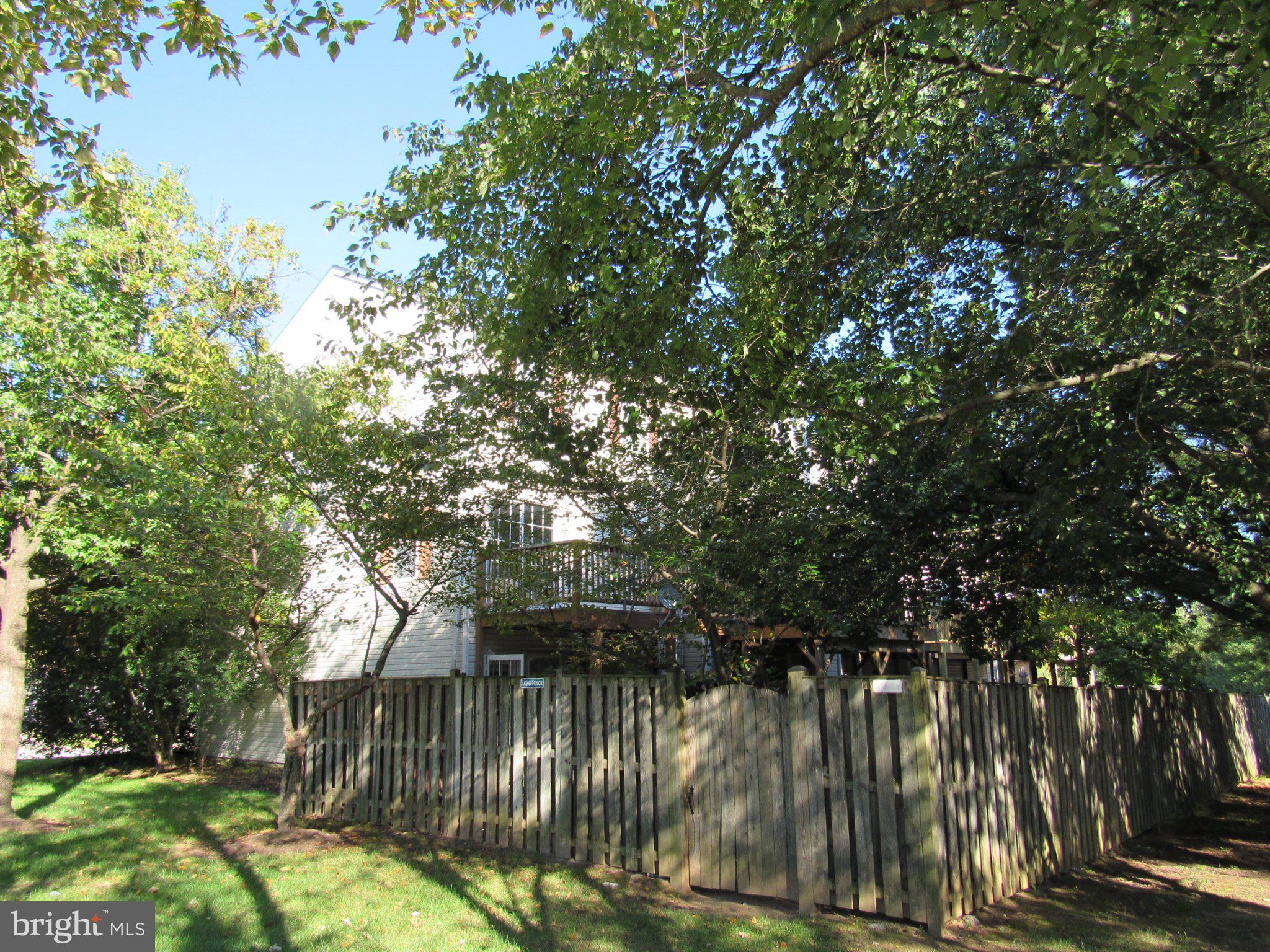 2501 MARKHAM LANE