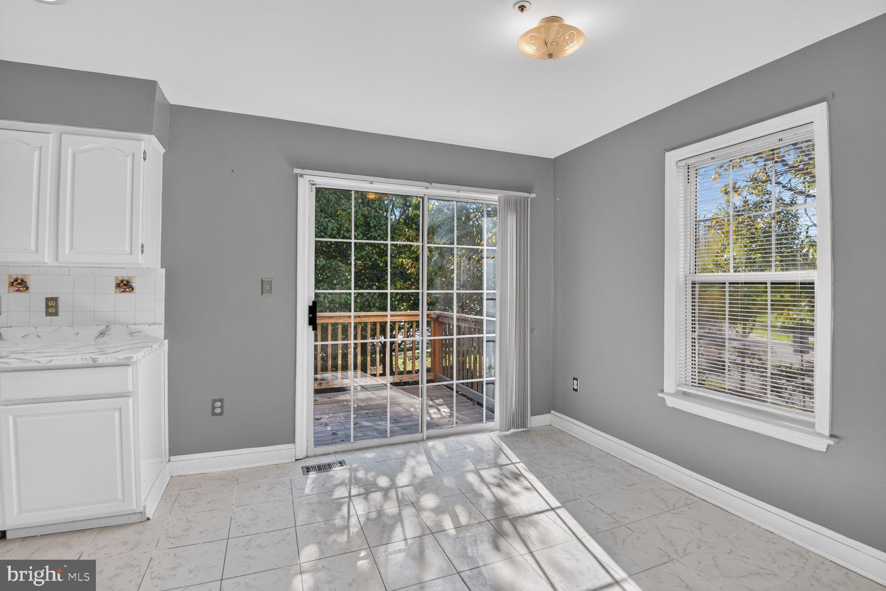 2501 MARKHAM LANE