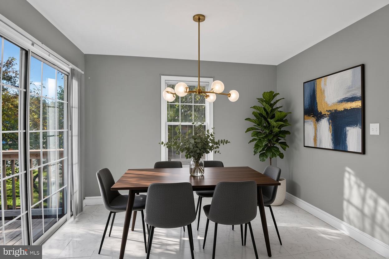2501 MARKHAM LANE