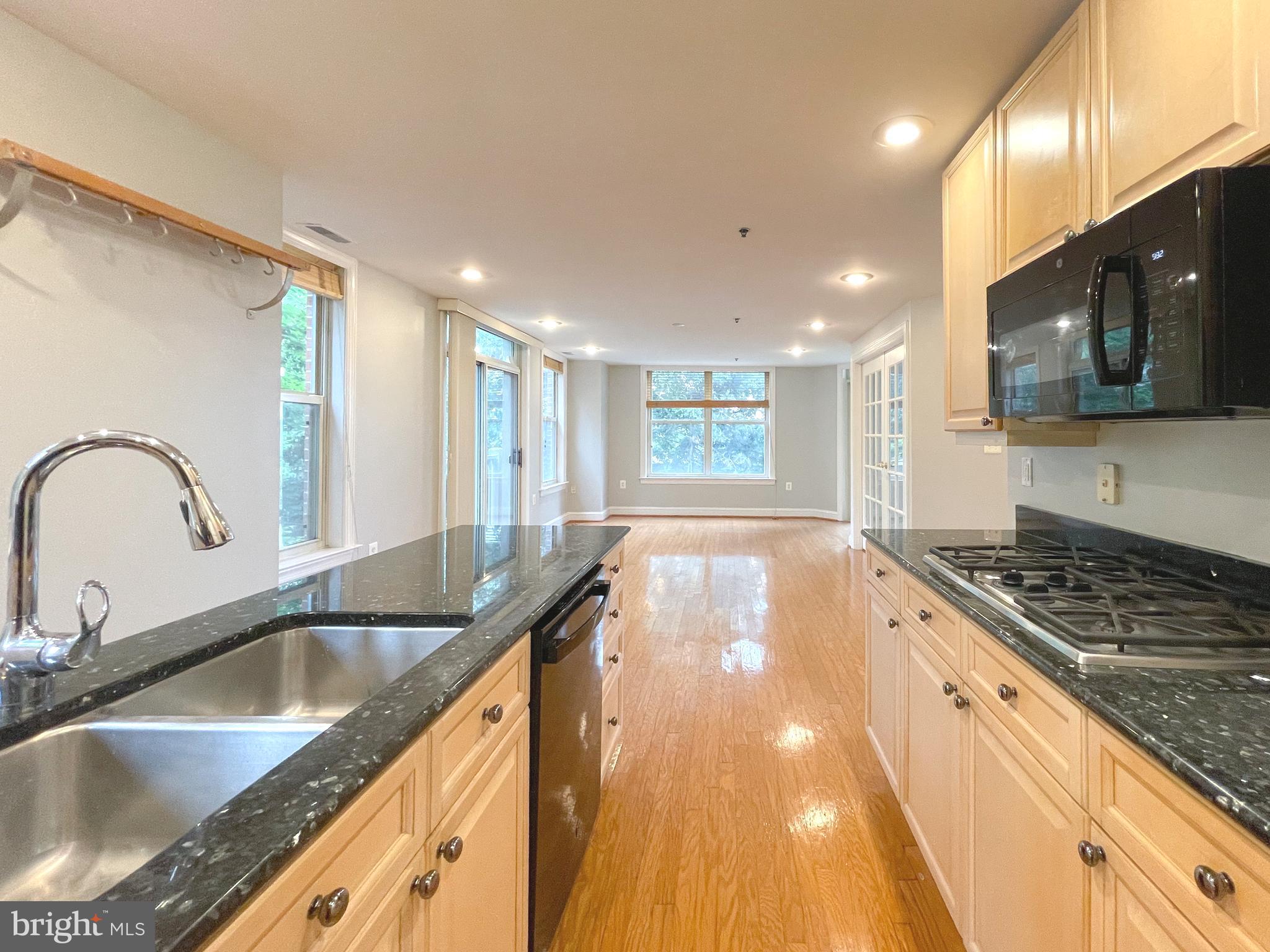 DAKOTA - Residential Lease