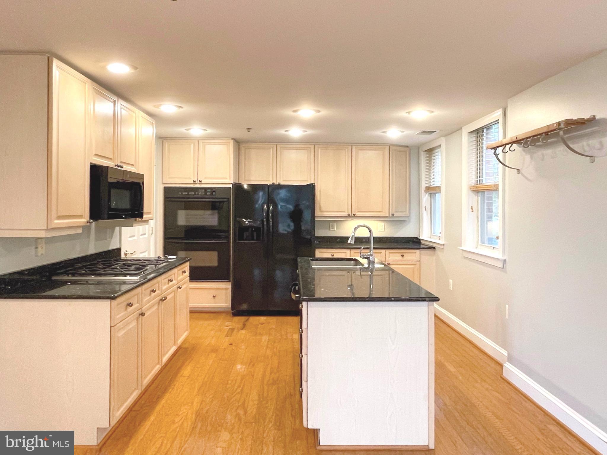 DAKOTA - Residential Lease