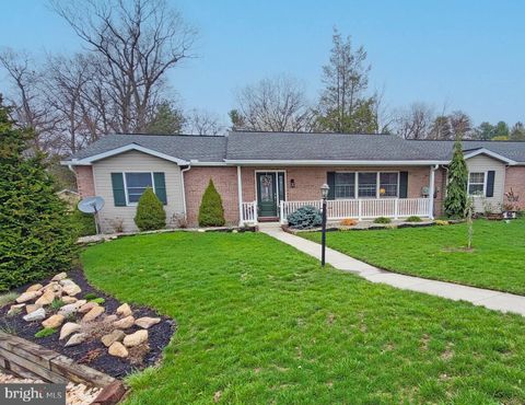 8 OXFORD COURT CHAMBERSBURG PA 17201