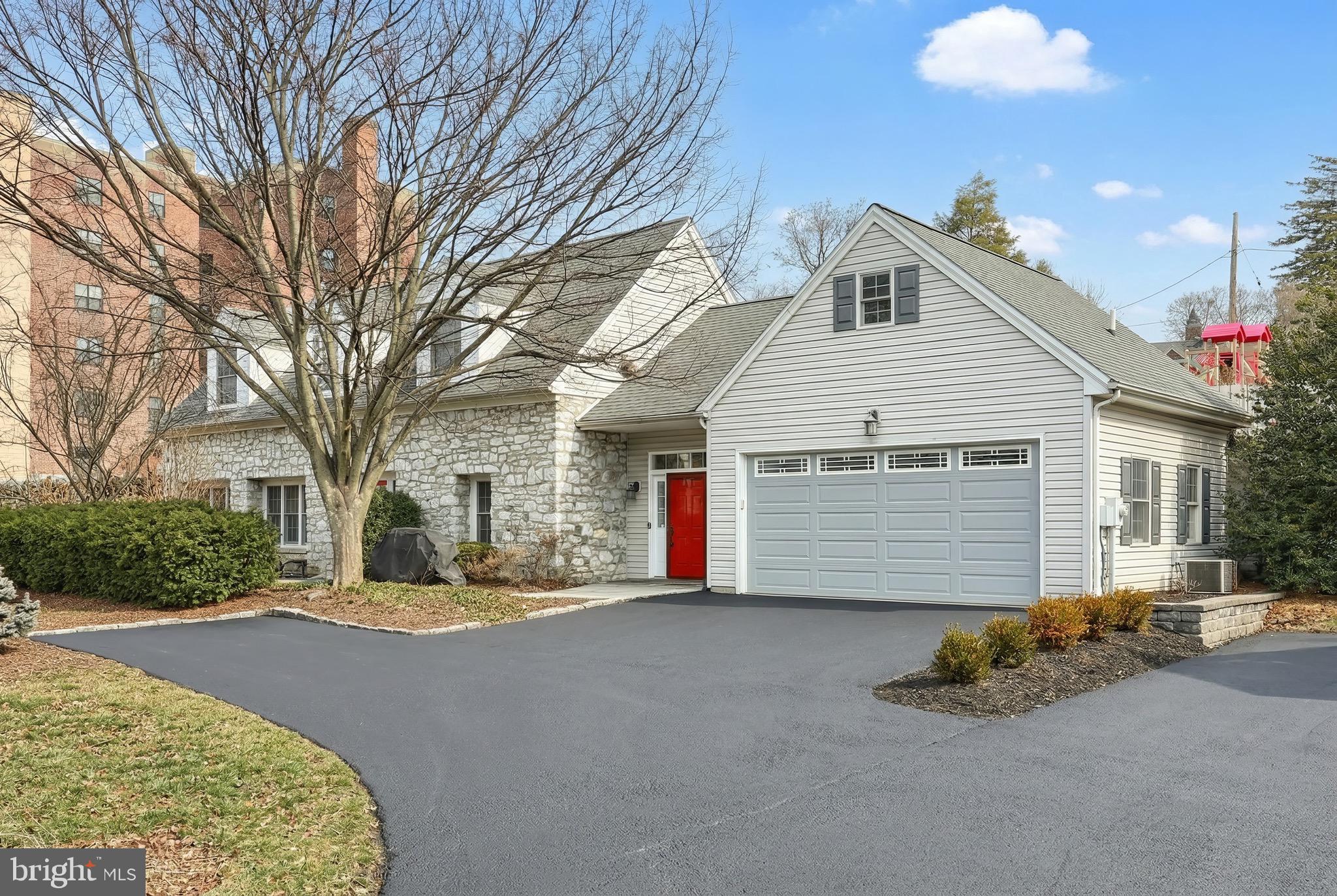 469 LINDEN AVENUE 13