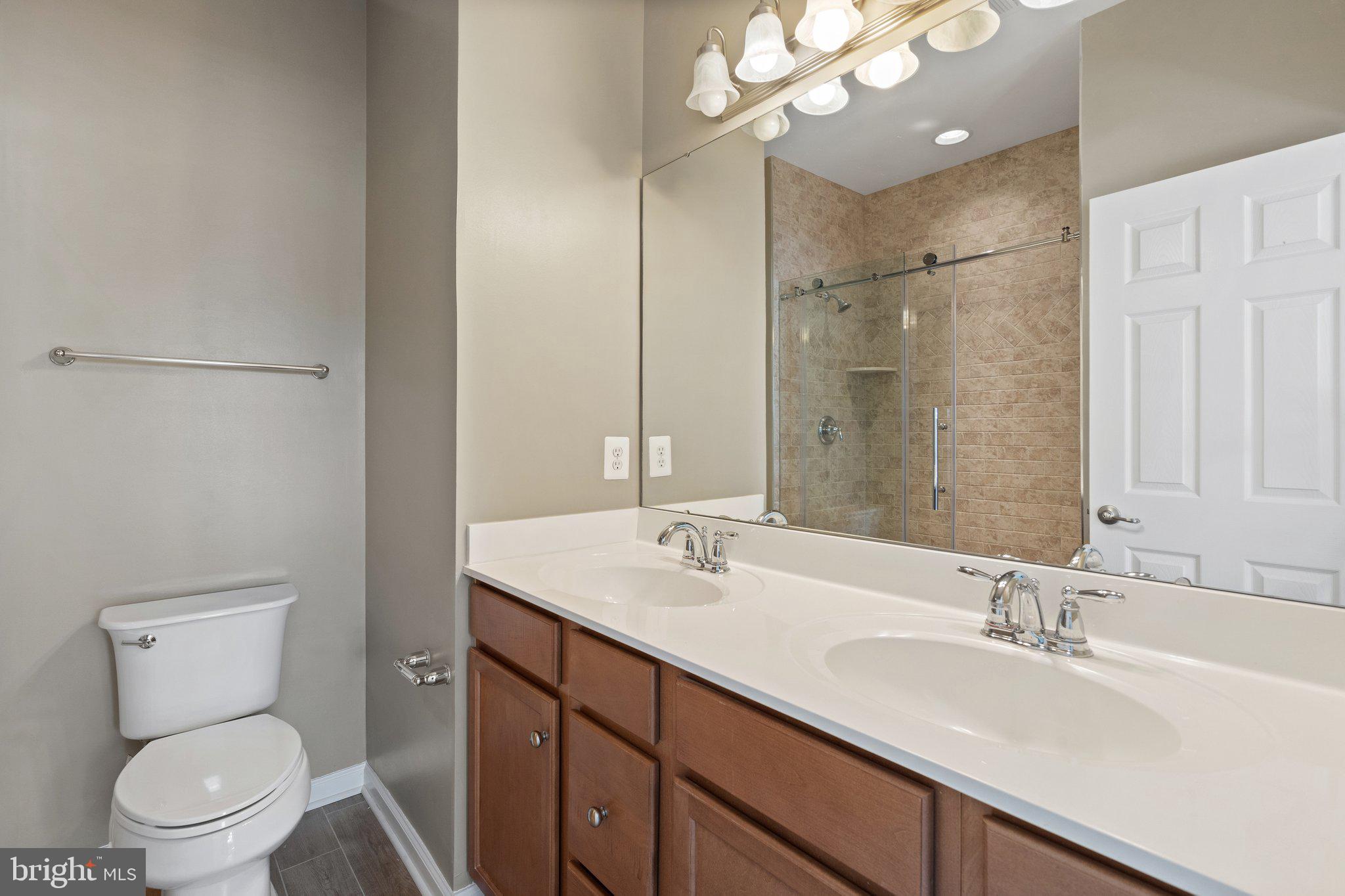 HEATHCOTE COMMONS CONDOMINIUMS - Residential Lease