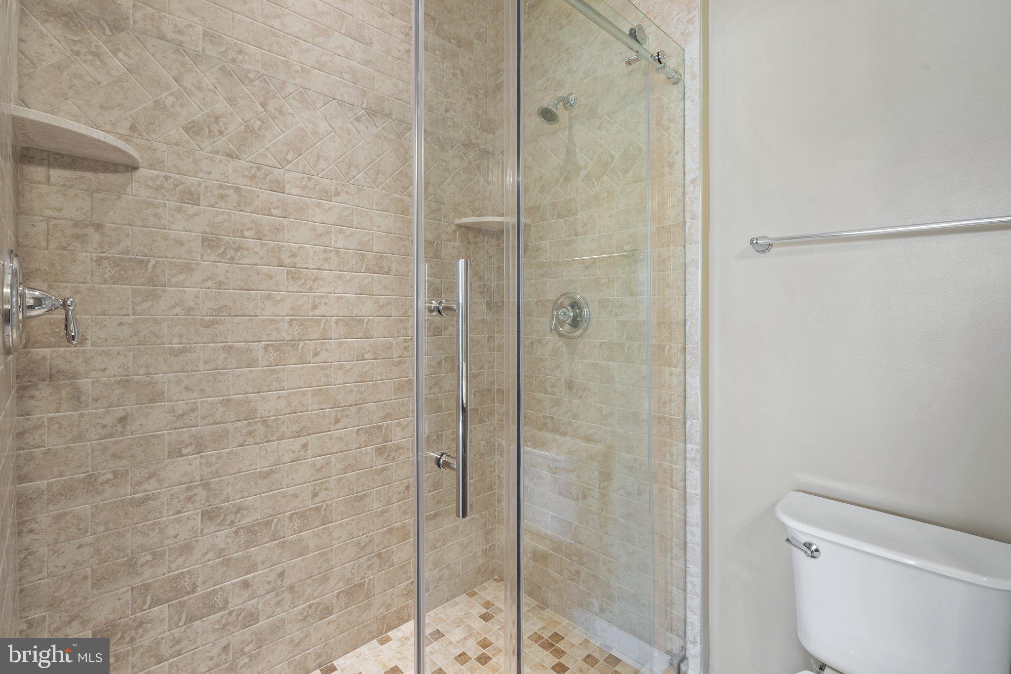 HEATHCOTE COMMONS CONDOMINIUMS - Residential Lease