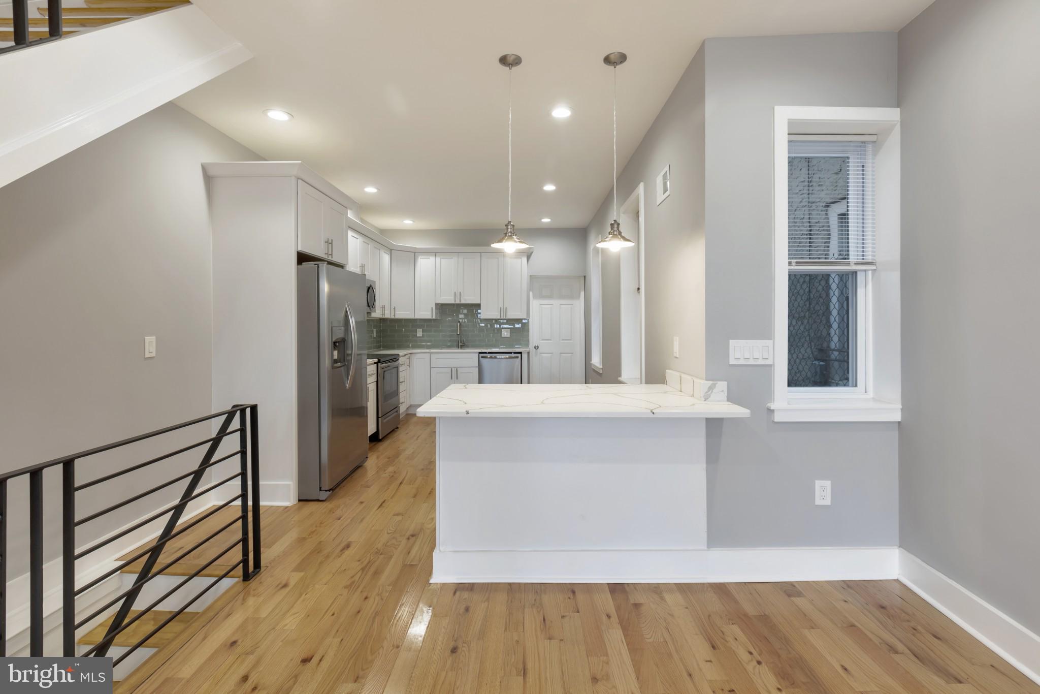 EAST KENSINGTON - Residential