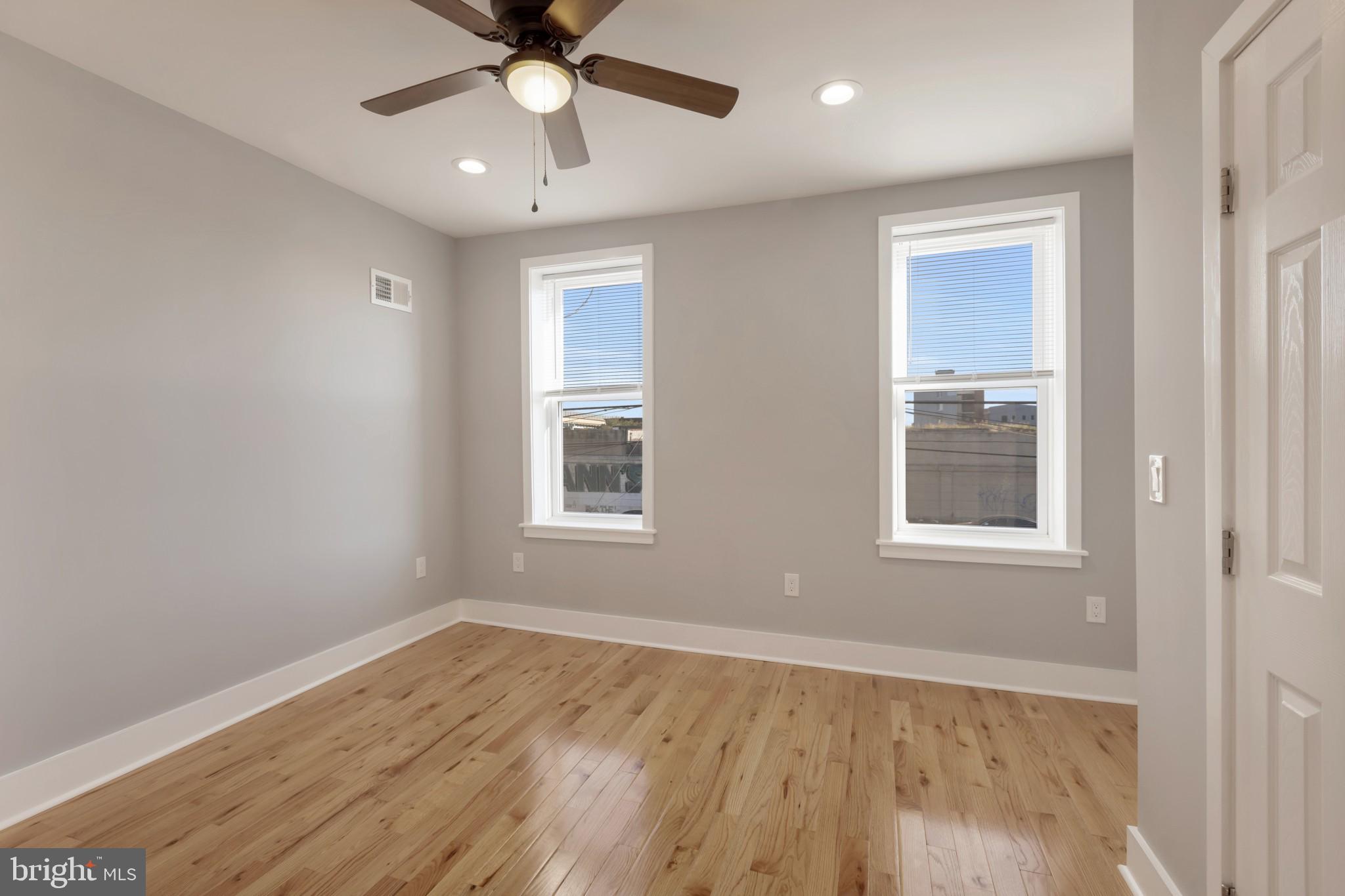 EAST KENSINGTON - Residential