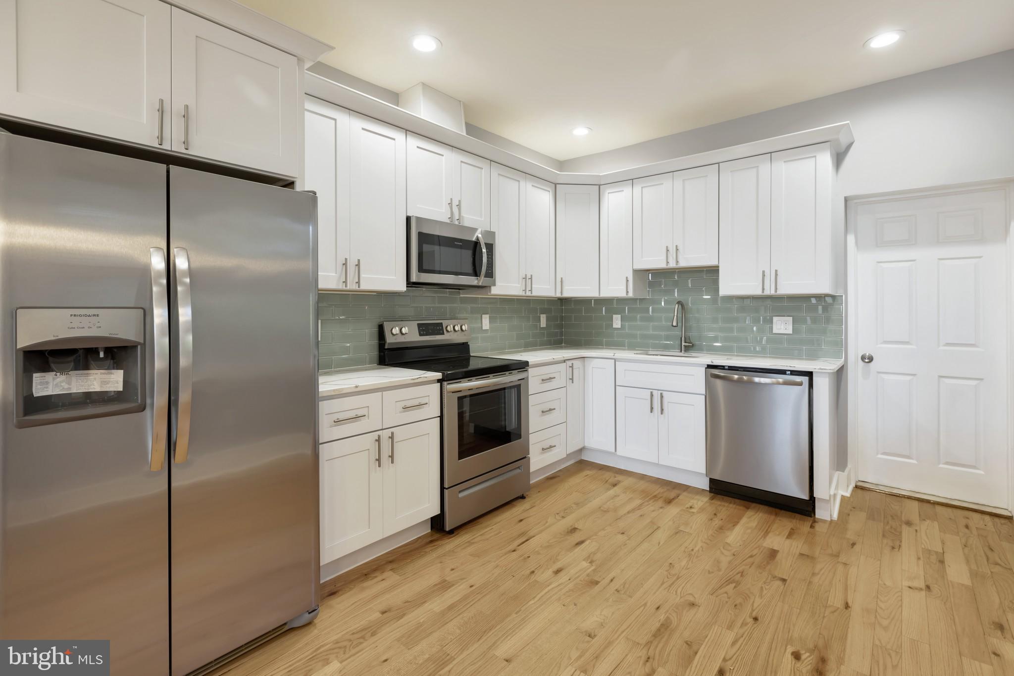 EAST KENSINGTON - Residential