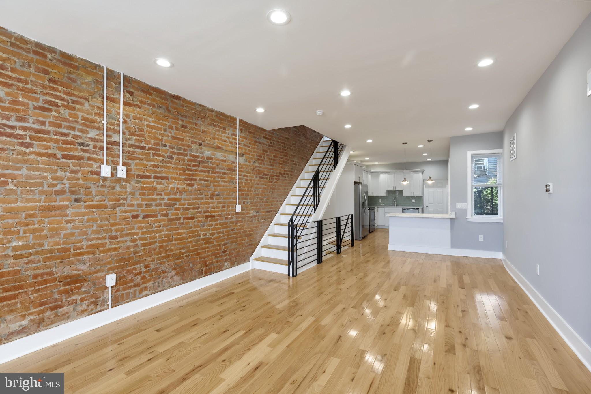 EAST KENSINGTON - Residential