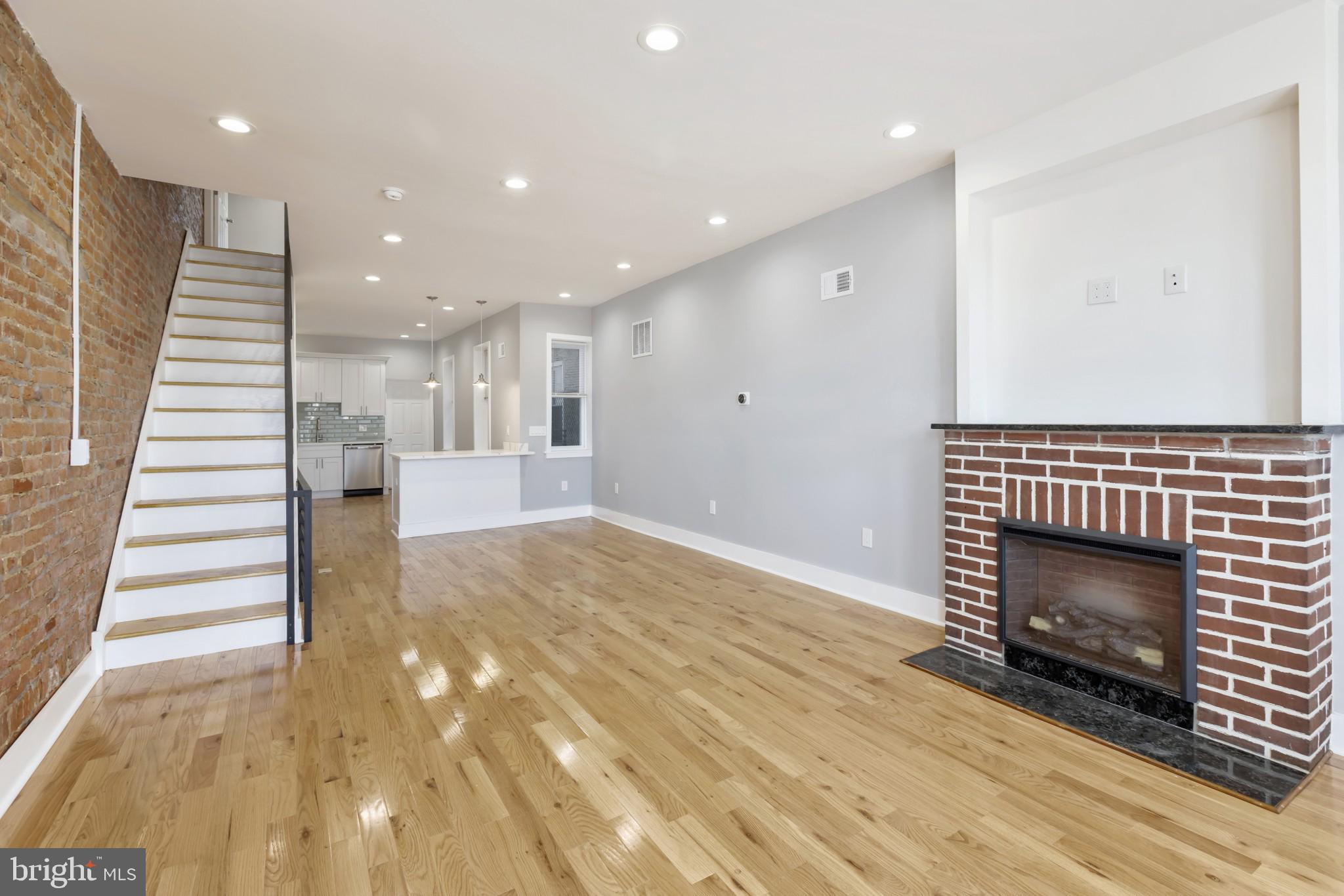 EAST KENSINGTON - Residential