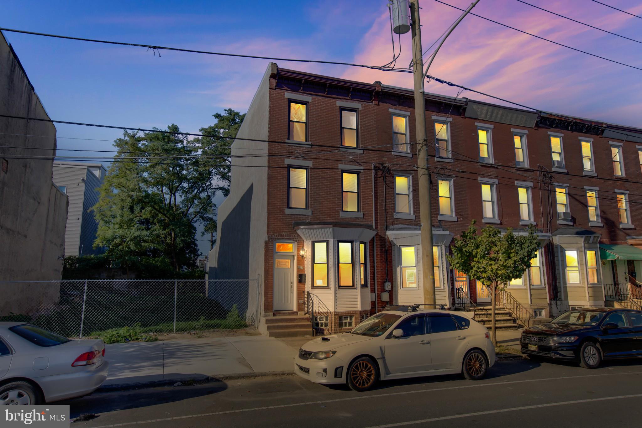 EAST KENSINGTON - Residential