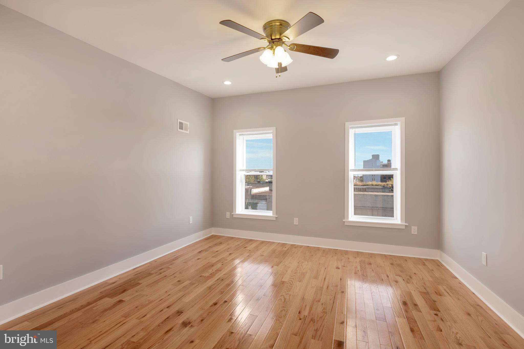EAST KENSINGTON - Residential