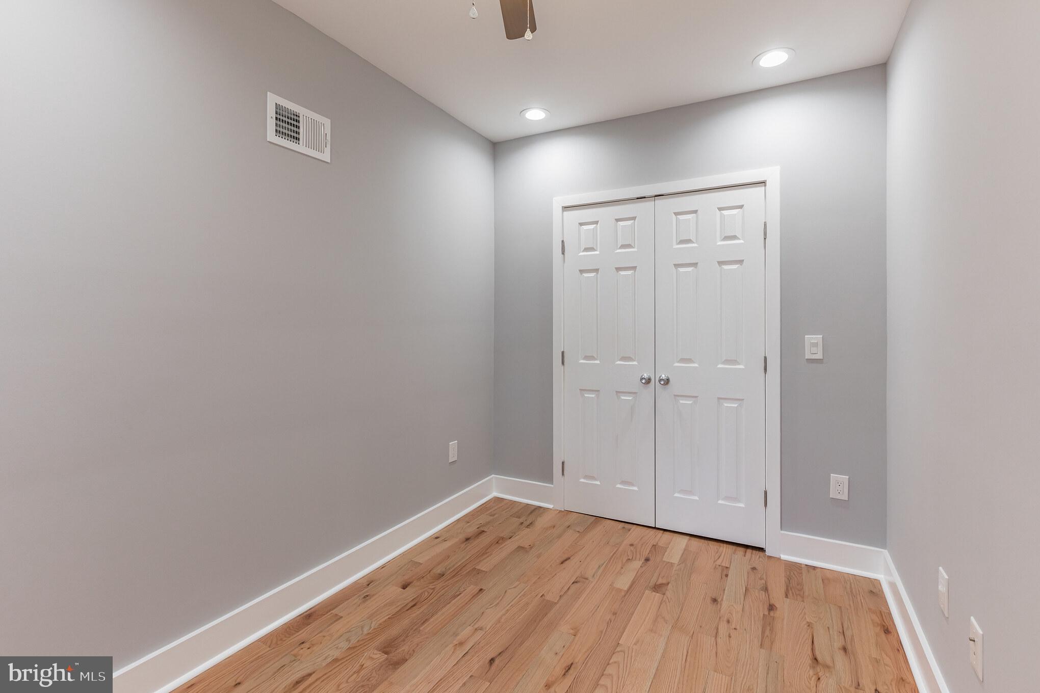 EAST KENSINGTON - Residential