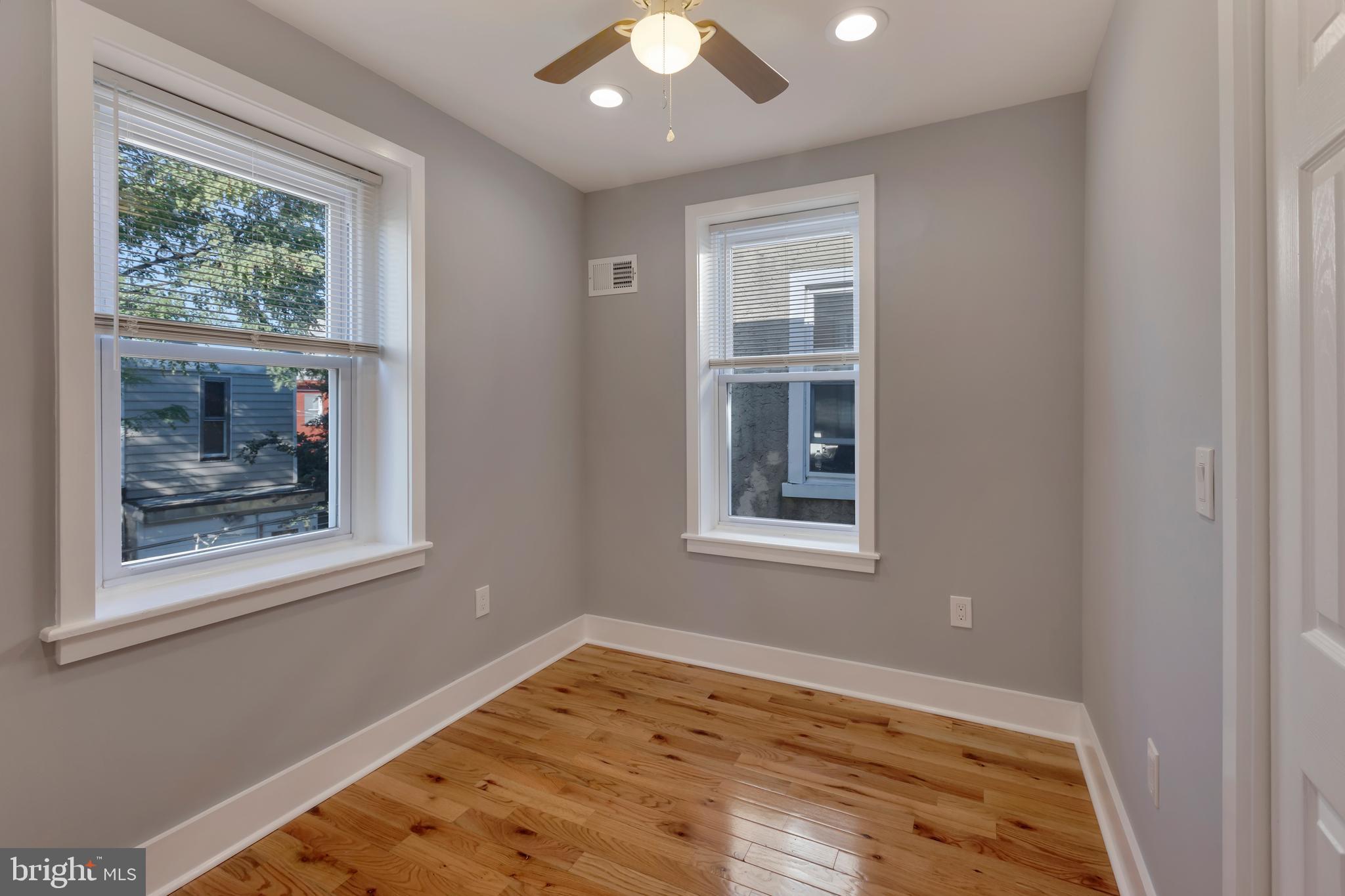 EAST KENSINGTON - Residential