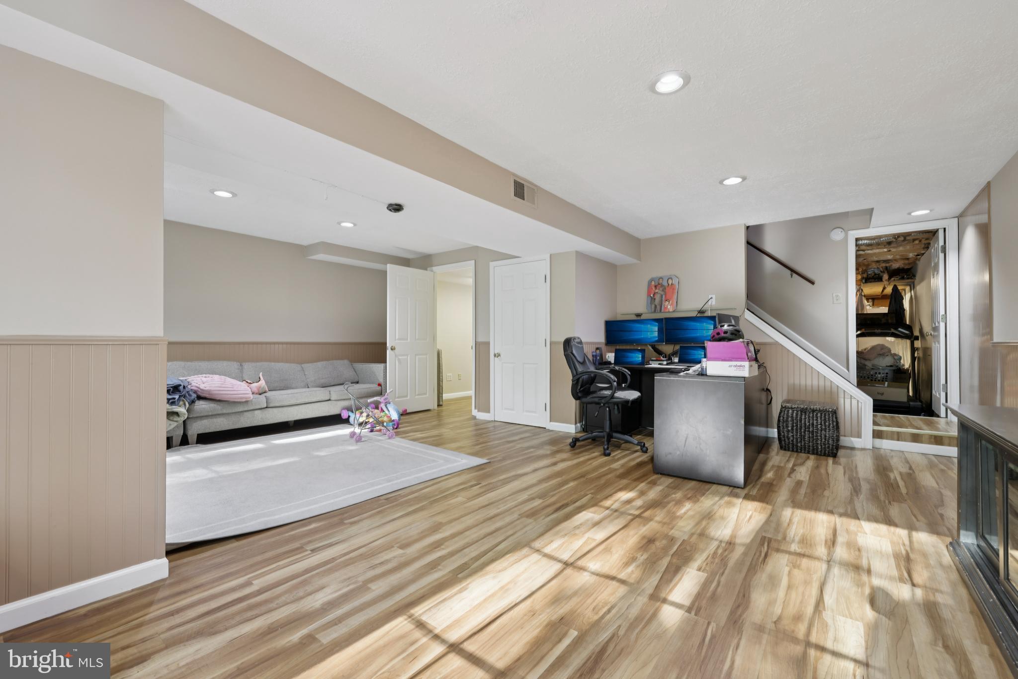 SIGNAL HILL - Residential