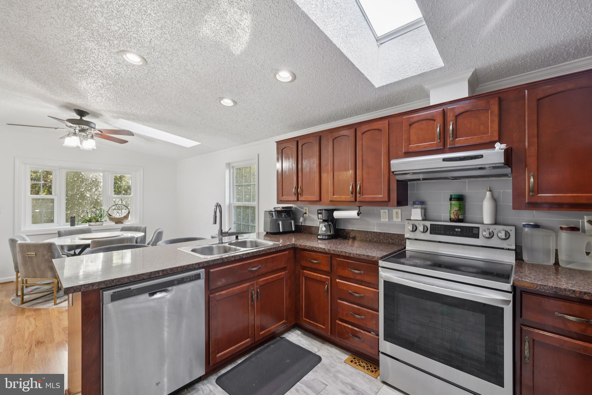 SIGNAL HILL - Residential