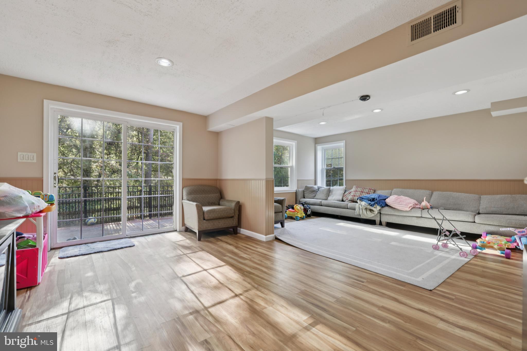 SIGNAL HILL - Residential