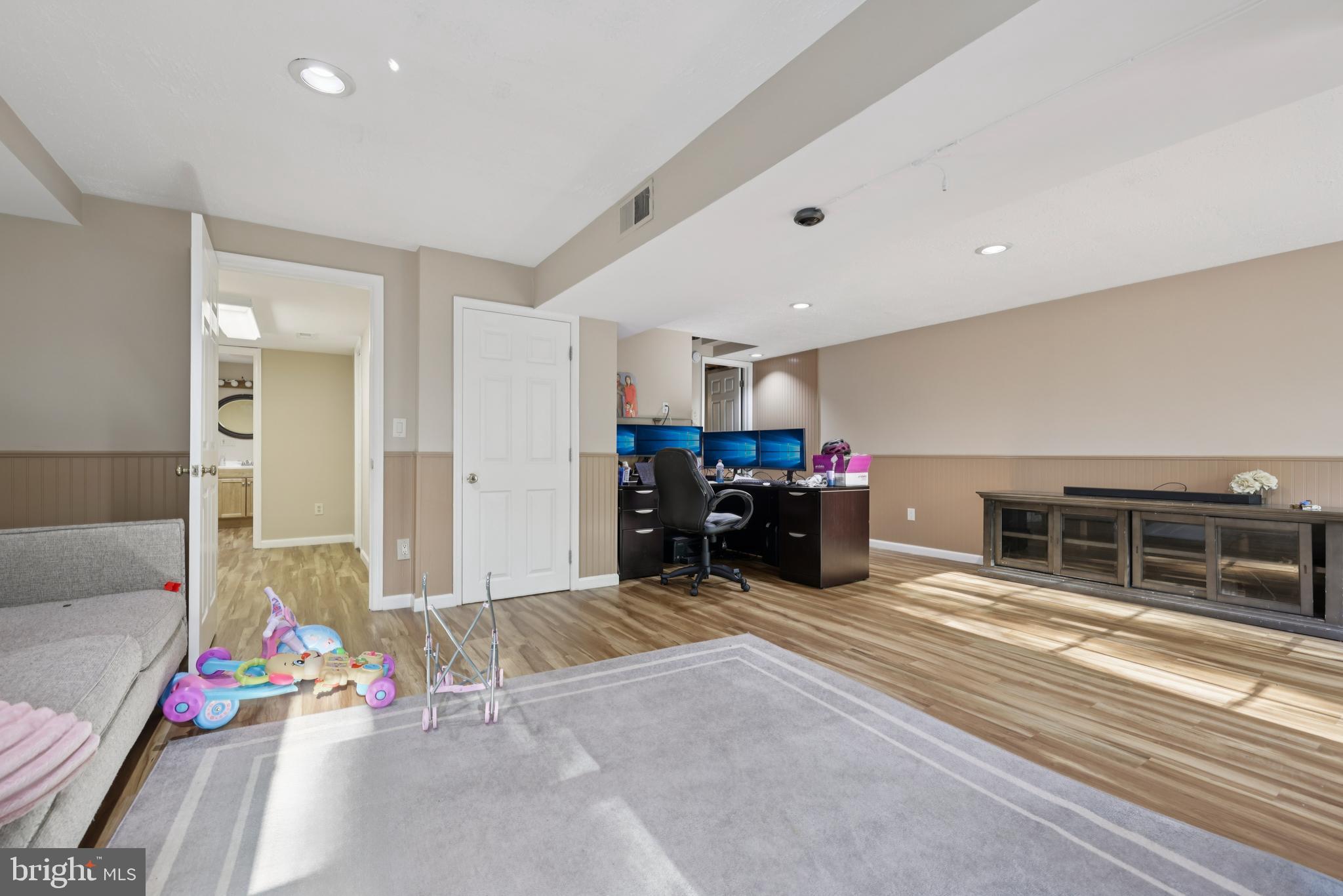 SIGNAL HILL - Residential