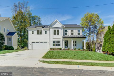 Photo of 7917 Maryknoll Avenue, BETHESDA, MD 20817 (MLS # MDMC2203298)
