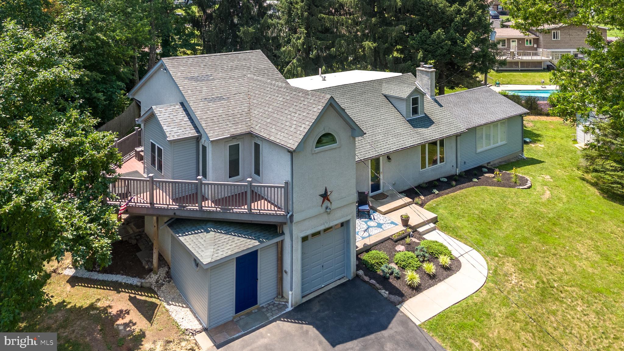 950 MANOR LANE