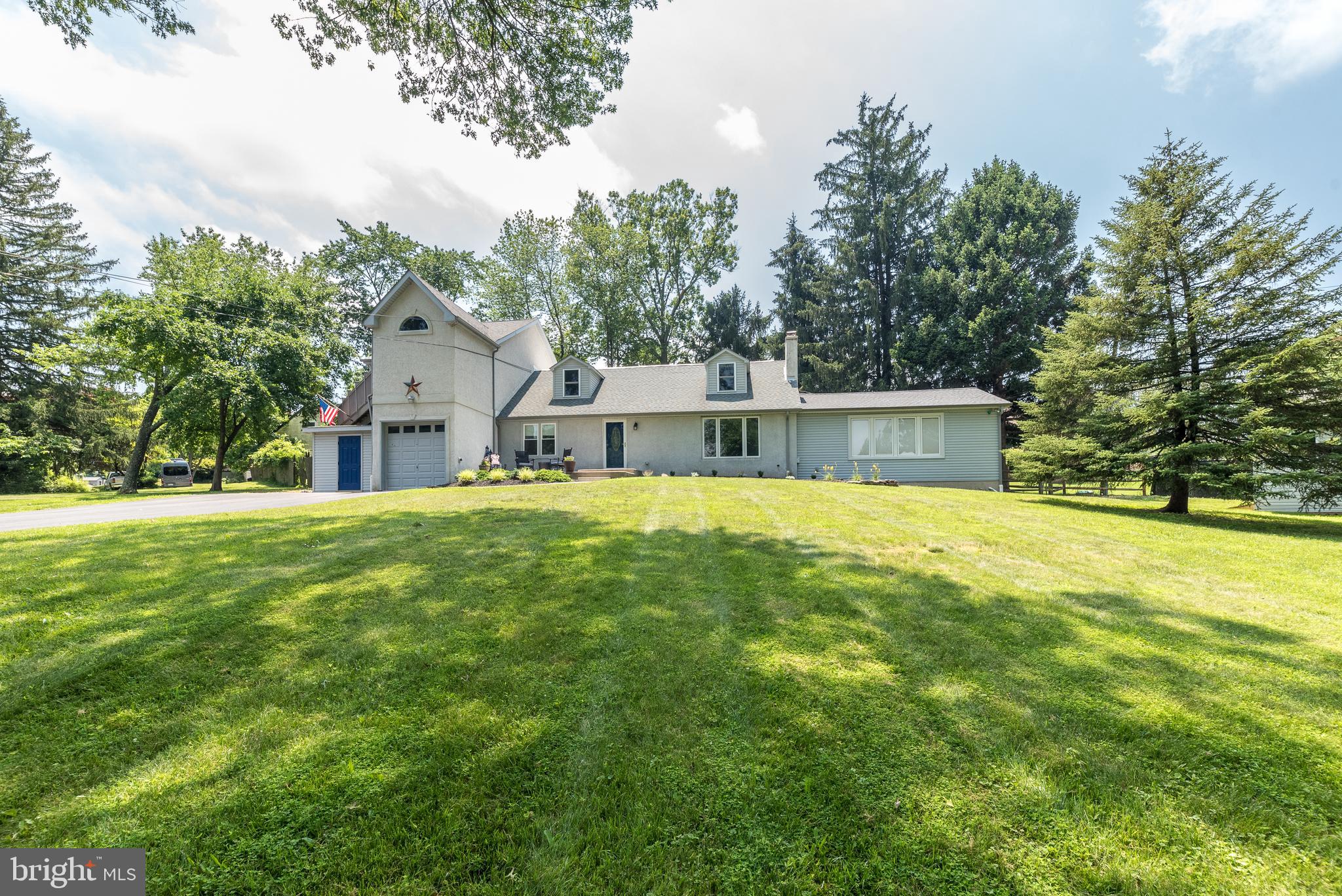 950 MANOR LANE