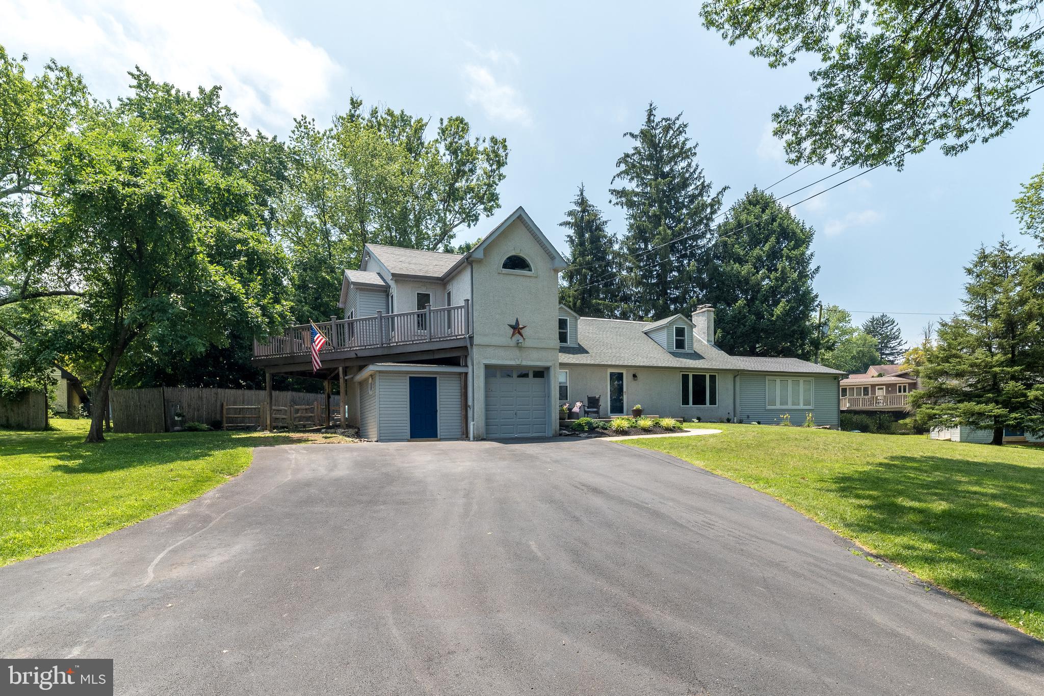 950 MANOR LANE