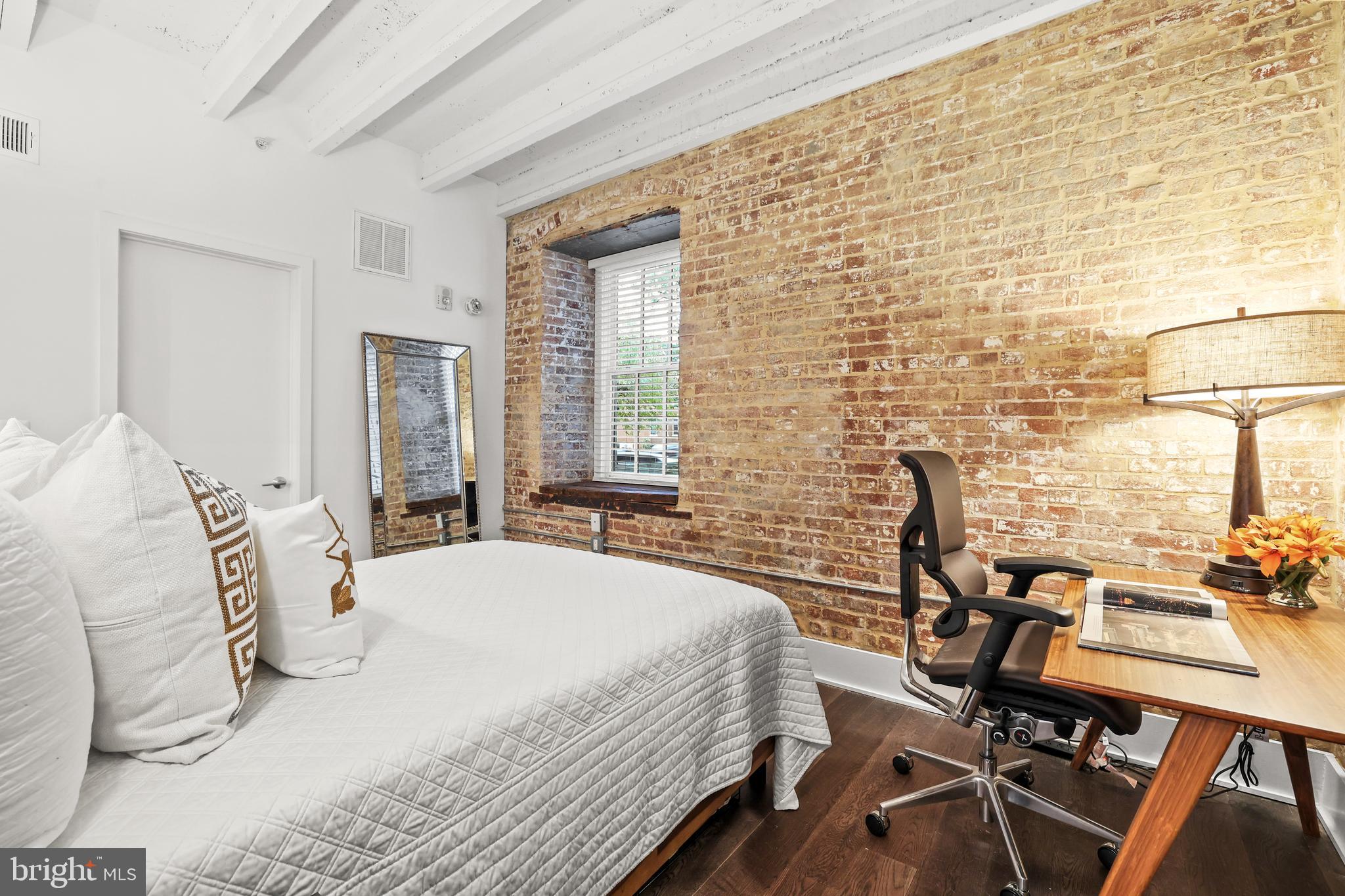 OLD TOWN ALEXANDRIA - Residential