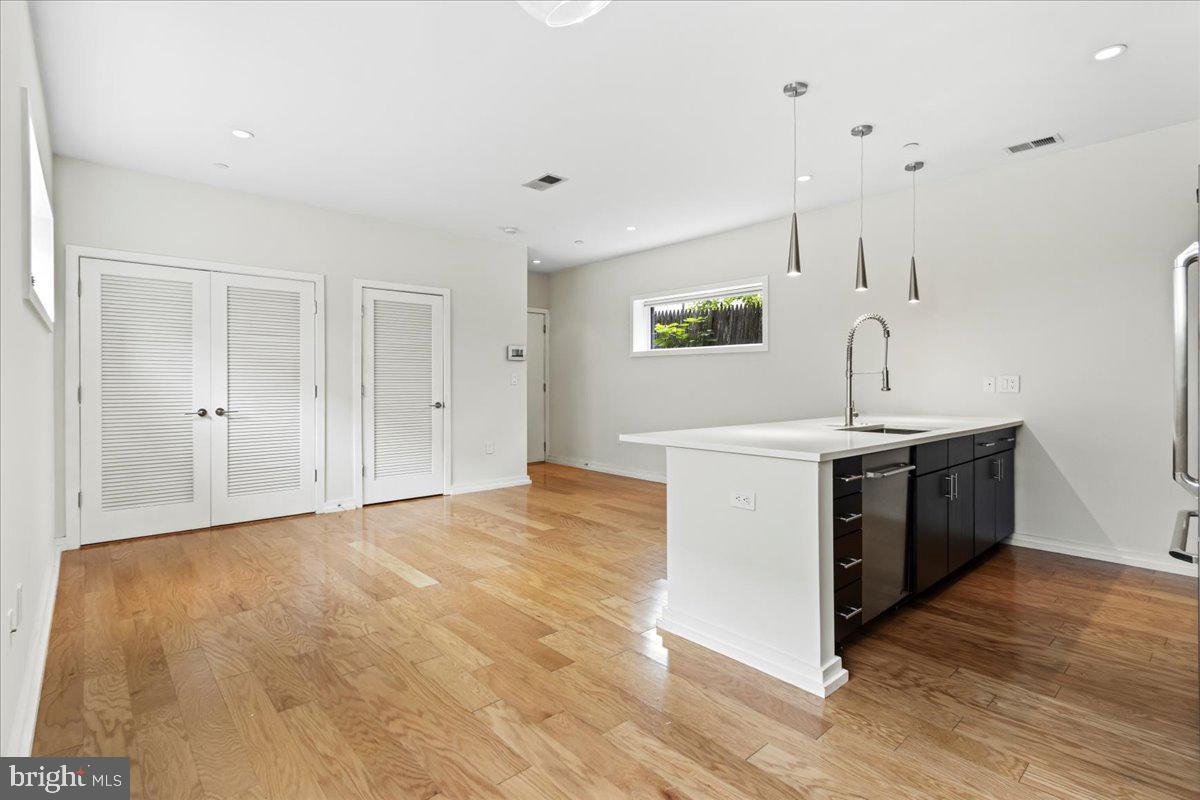1032 OTIS STREET NE G01