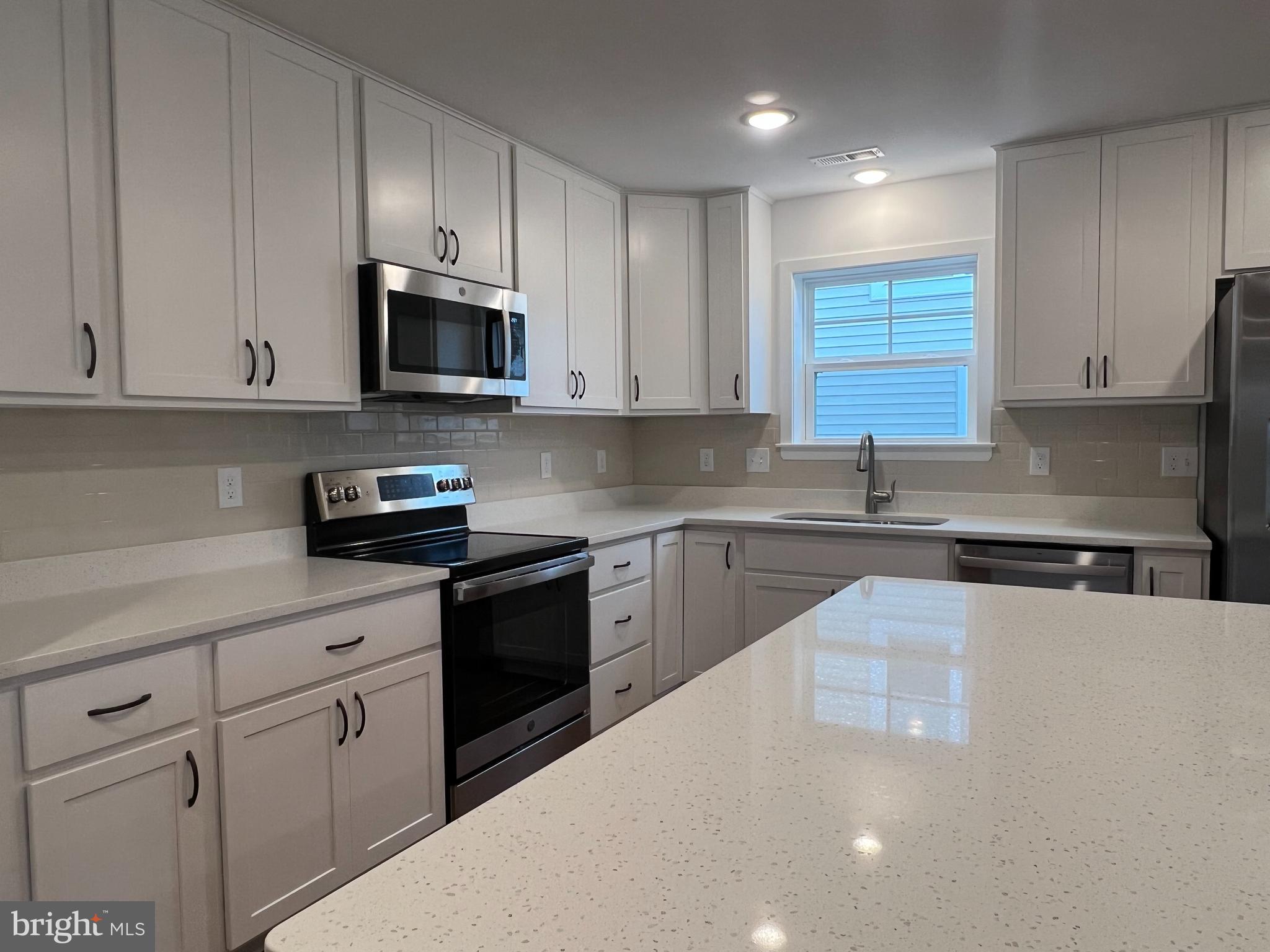 CARDINAL POINTE - Residential