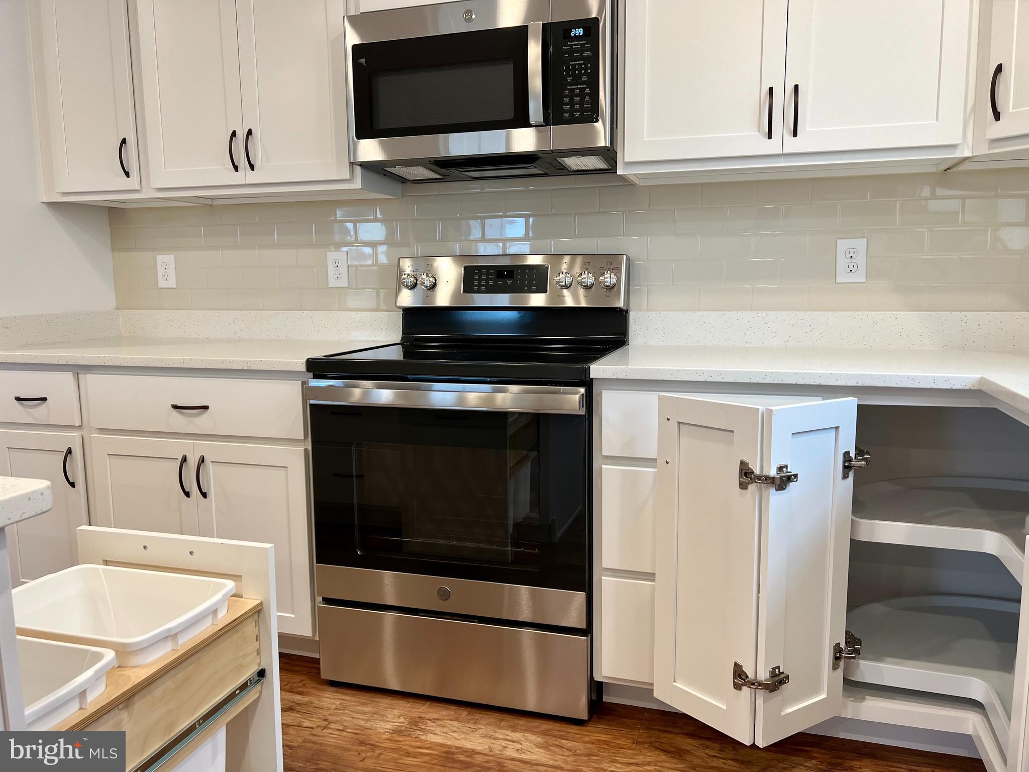 CARDINAL POINTE - Residential