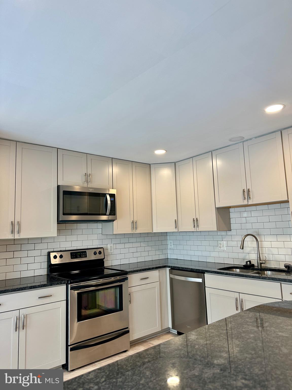 OVERLOOK POINTE - Residential Lease