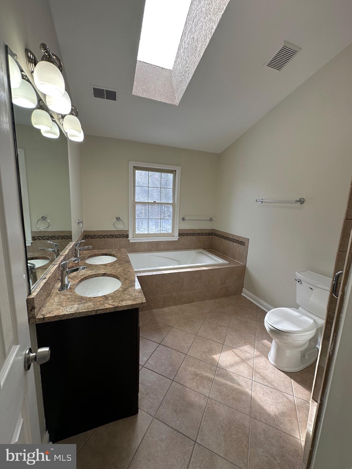 OVERLOOK POINTE - Residential Lease