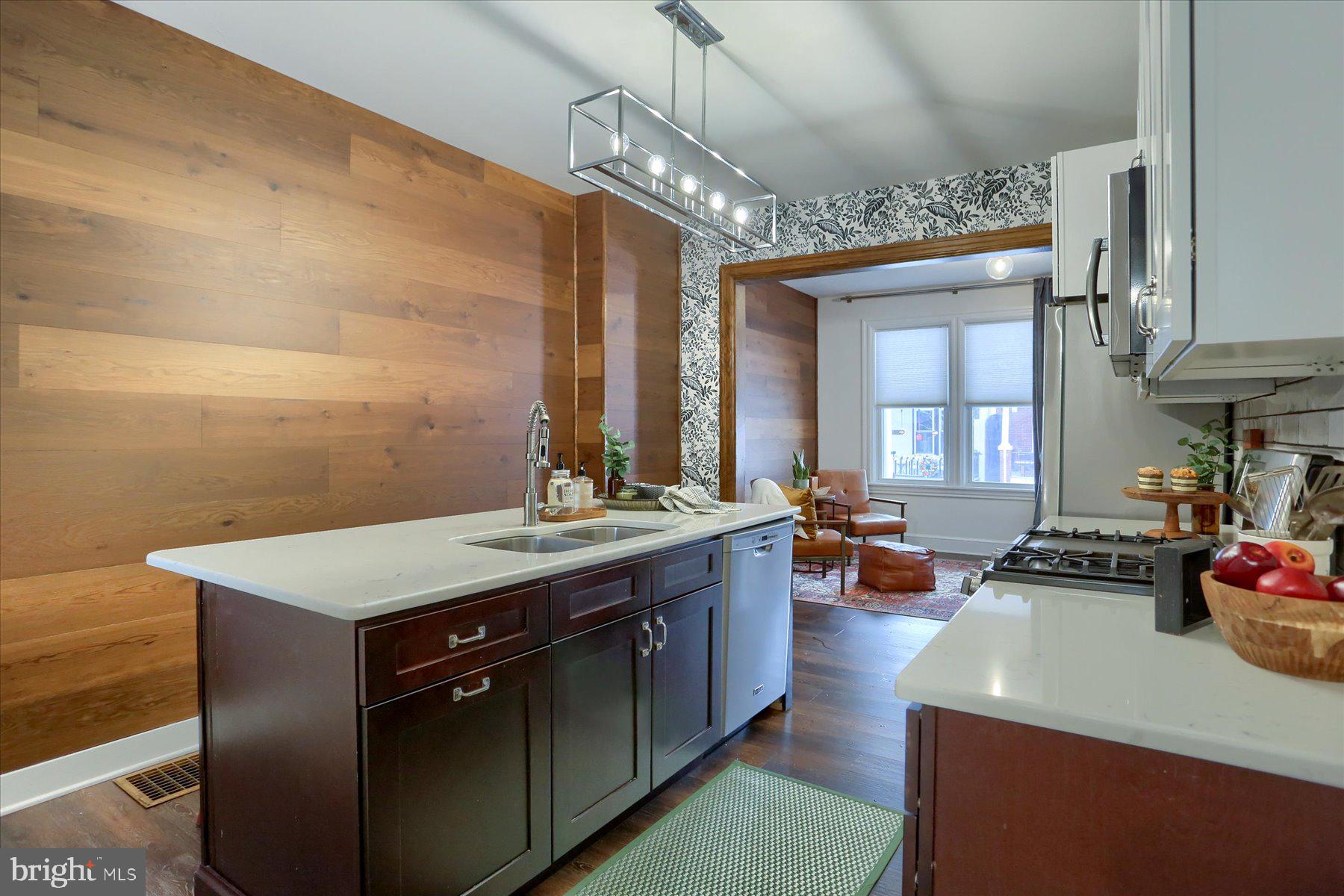 CHESTNUT HILL - Residential