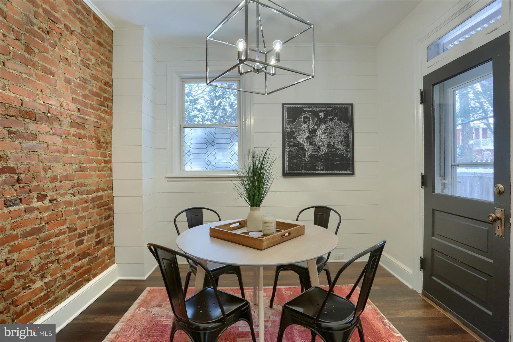 CHESTNUT HILL - Residential